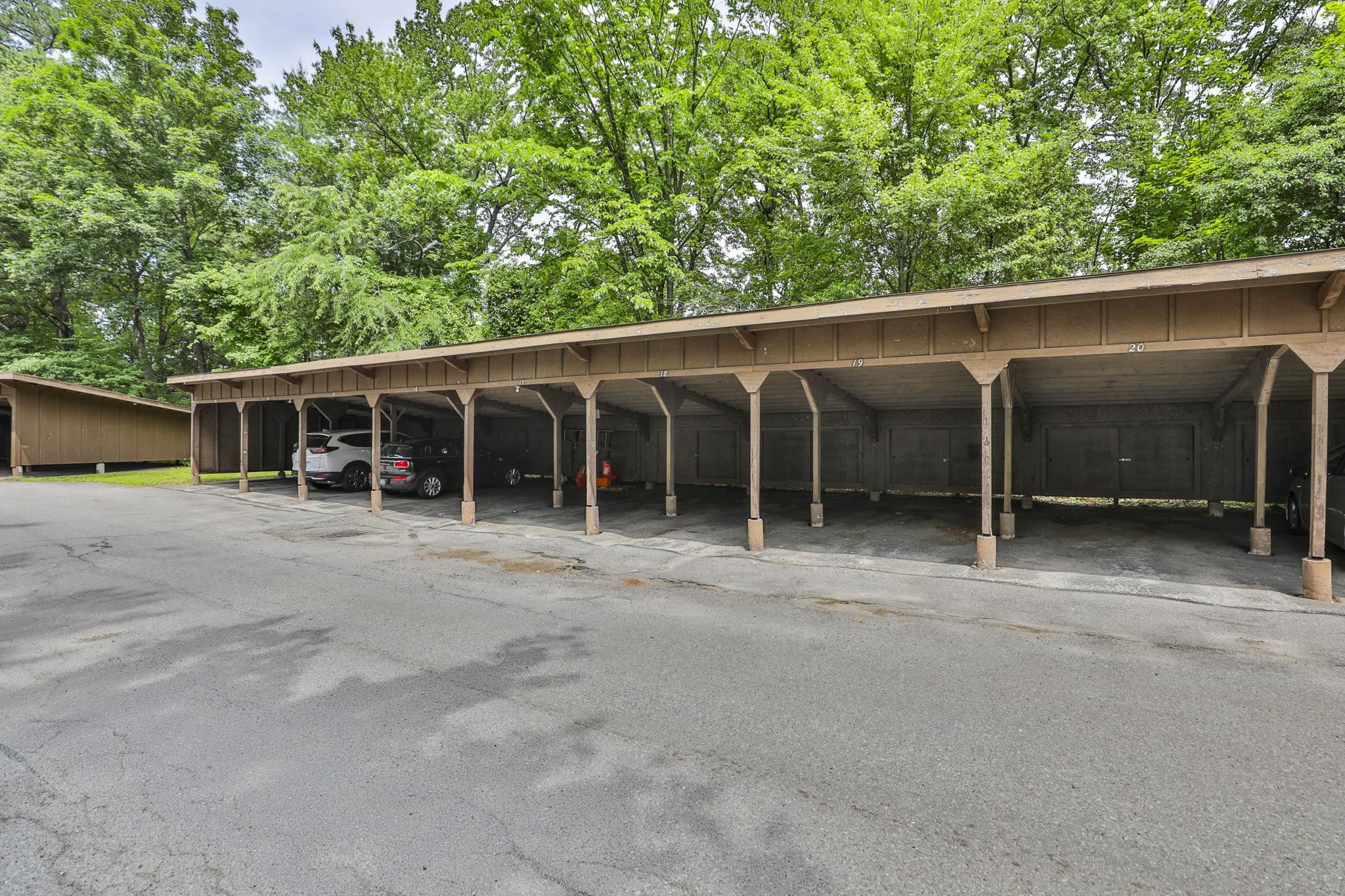 6 Autumn Leaf Dr #20, Nashua, NH 03060