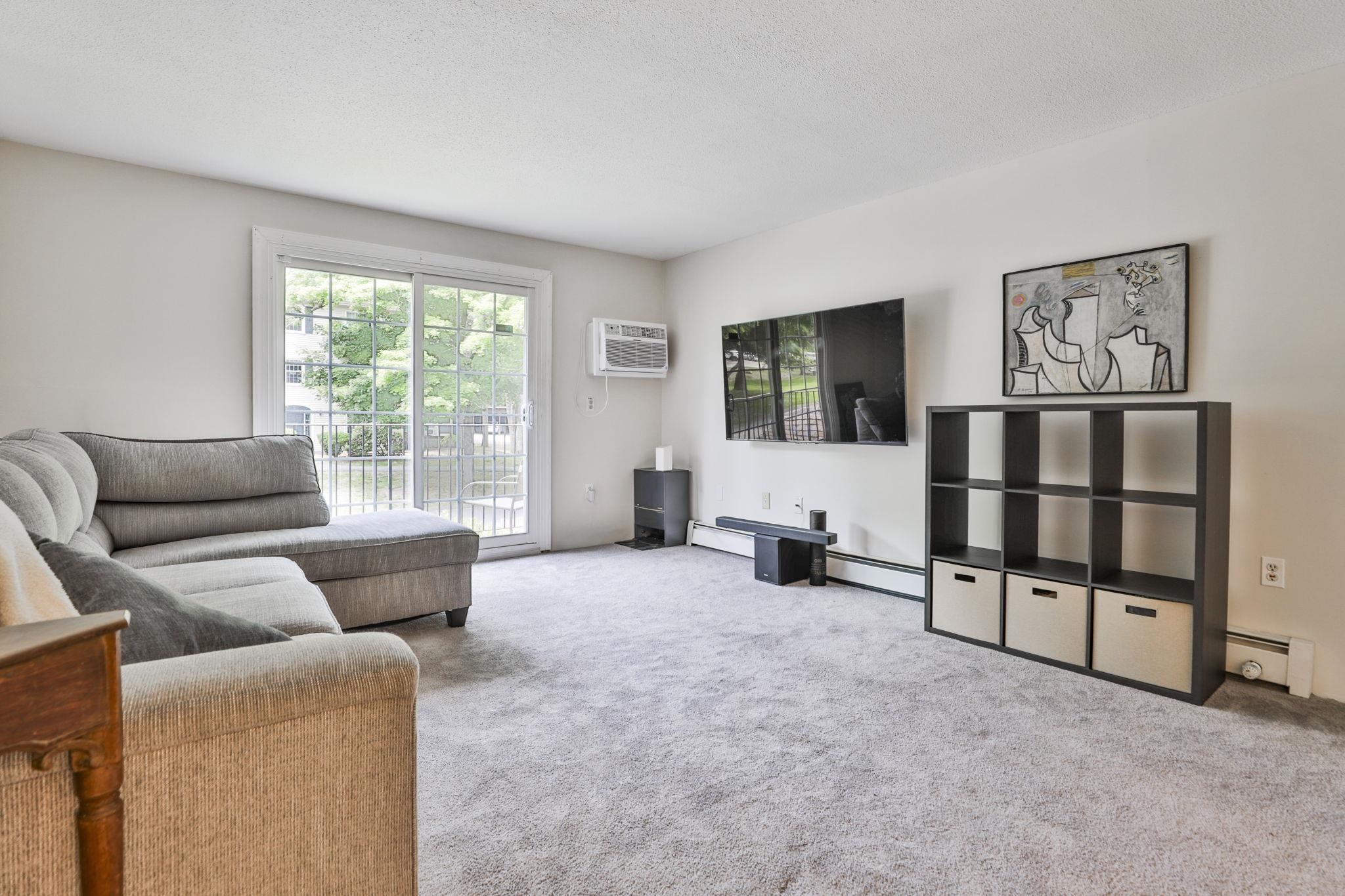 6 Autumn Leaf Dr #20, Nashua, NH 03060