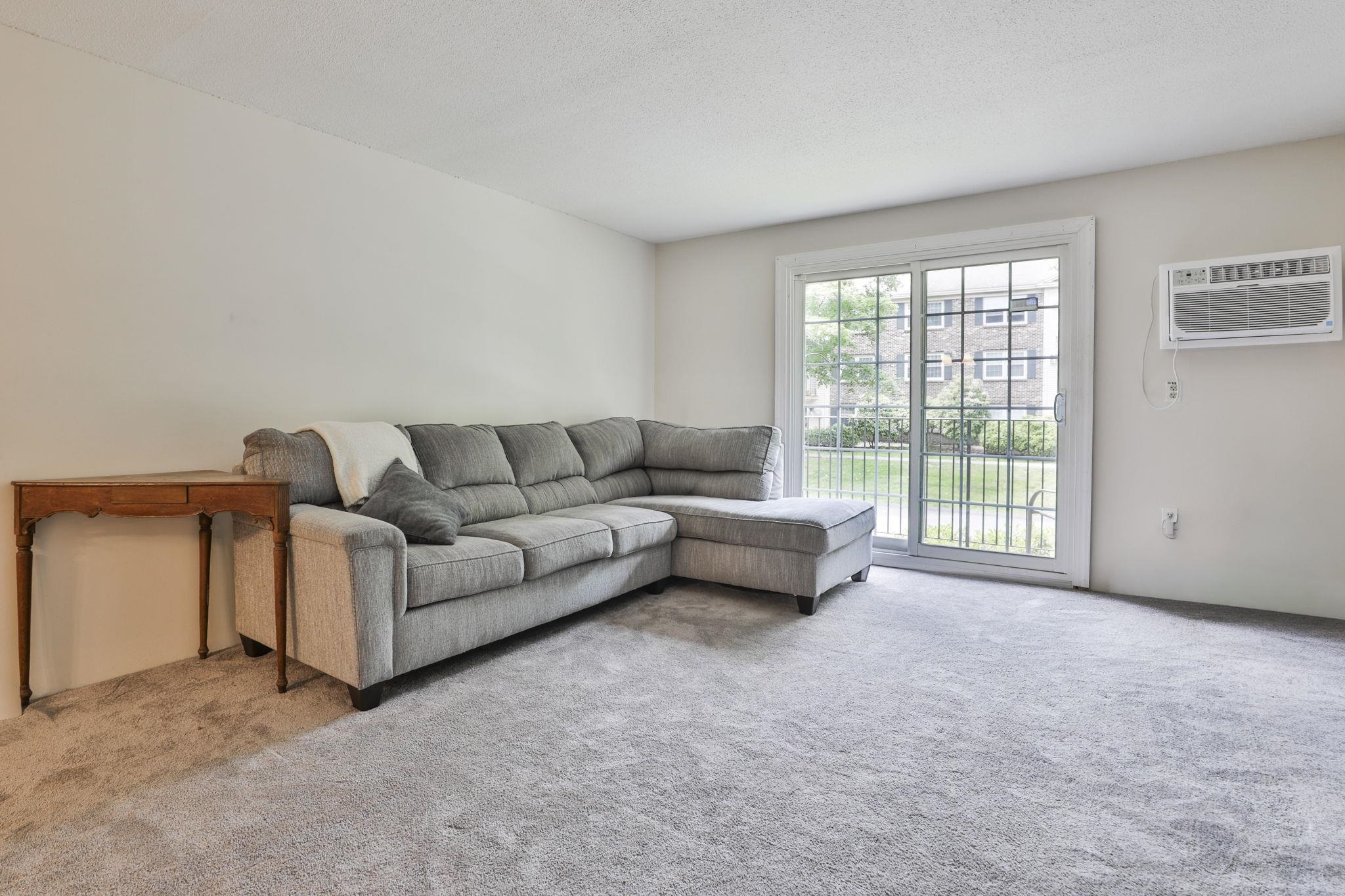6 Autumn Leaf Dr #20, Nashua, NH 03060