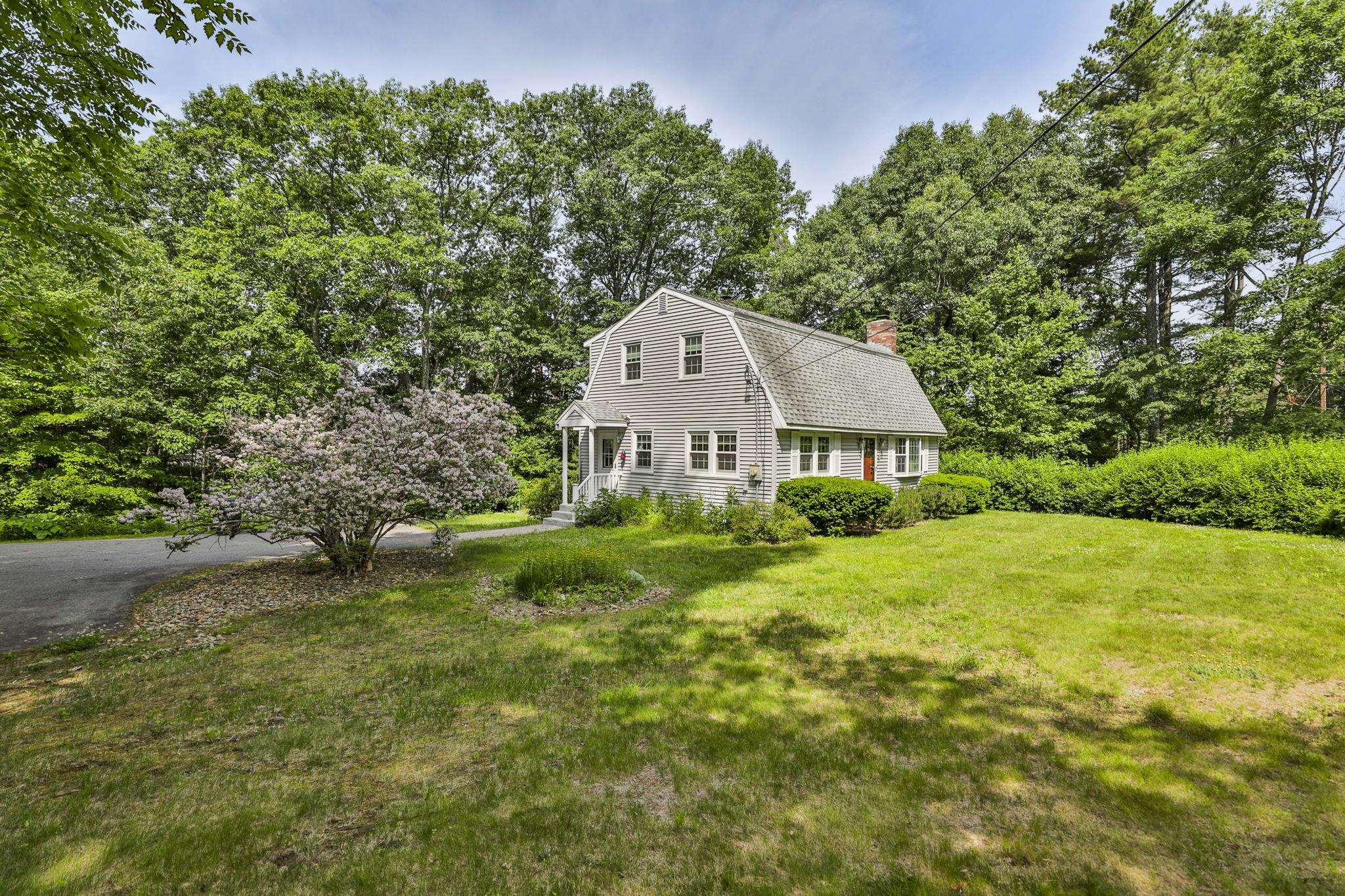 2 Hillside Dr, Hudson, NH 03051