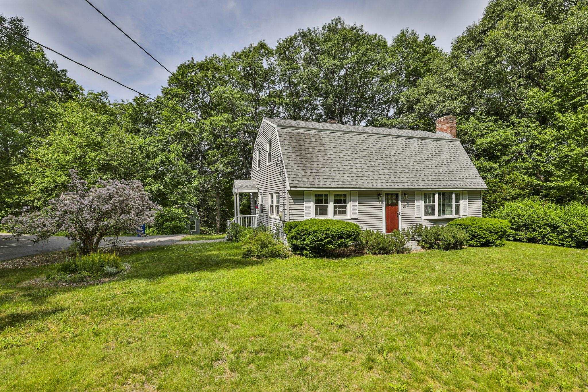 2 Hillside Dr, Hudson, NH 03051