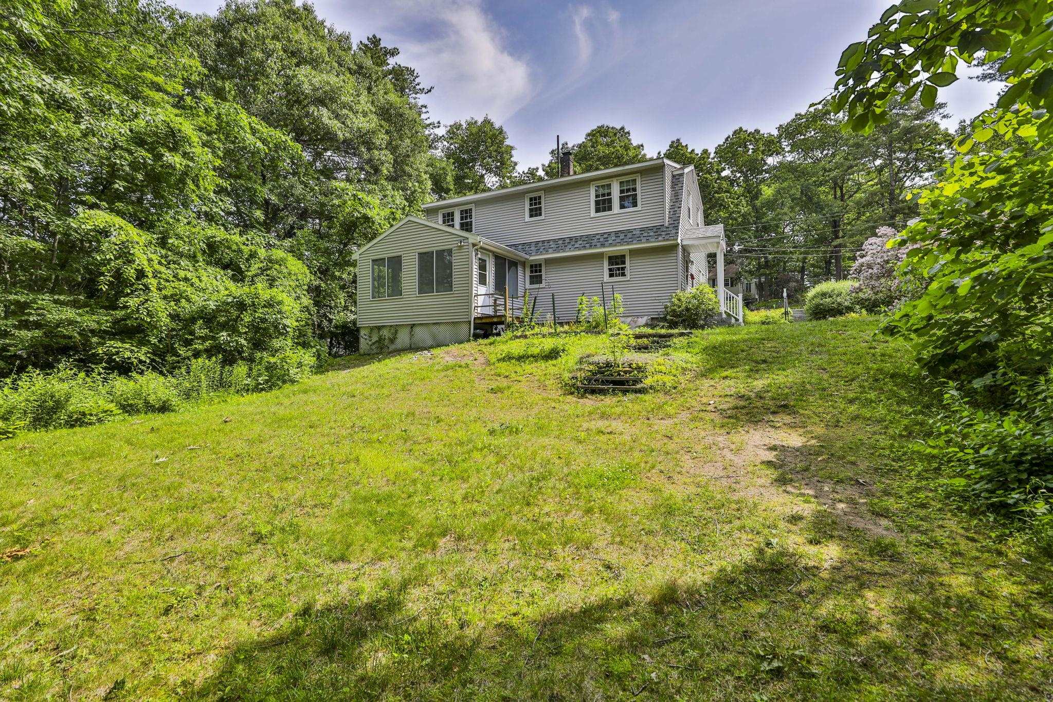 2 Hillside Dr, Hudson, NH 03051