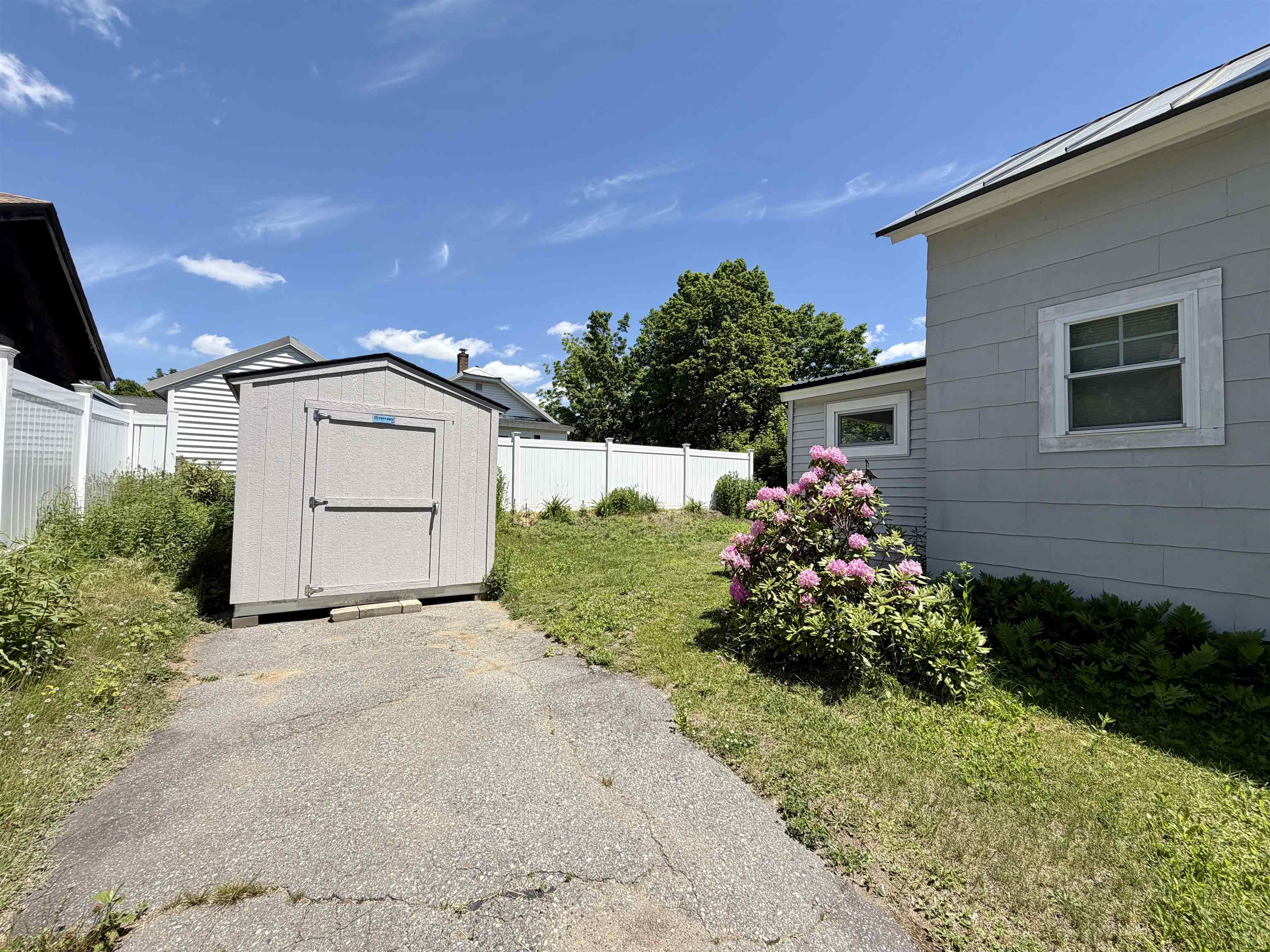 1 Warren St, Claremont, NH 03743