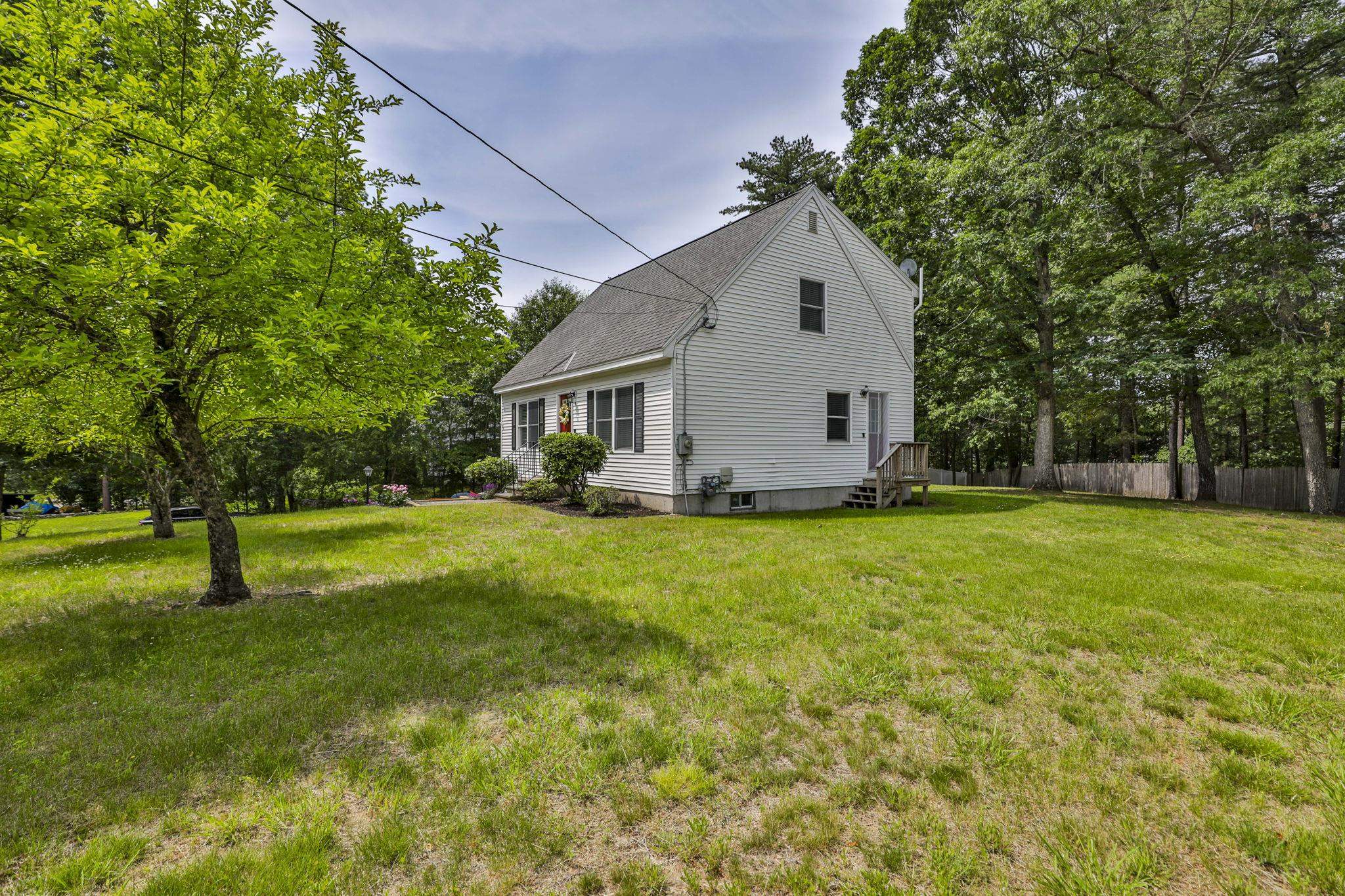 3 Evergreen Dr, Hudson, NH 03051