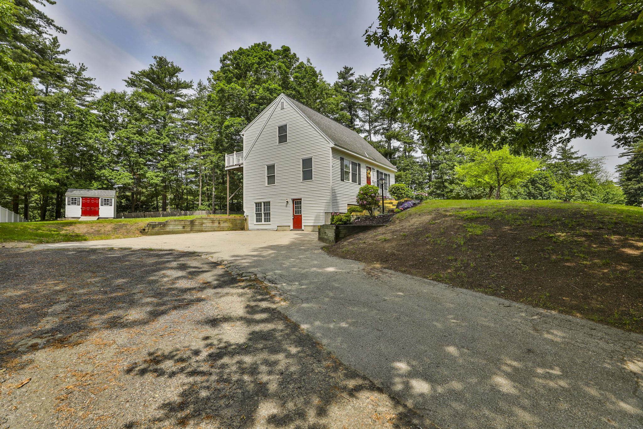 3 Evergreen Dr, Hudson, NH 03051