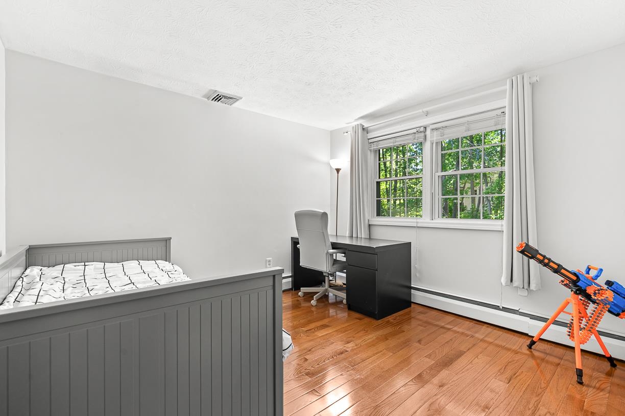 10 Oakdale Ave, Nashua, NH 03062