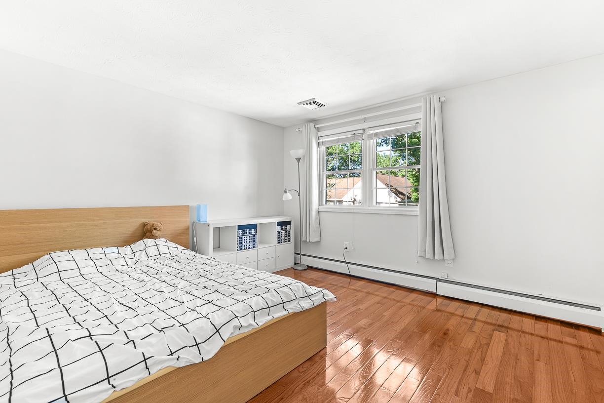 10 Oakdale Ave, Nashua, NH 03062