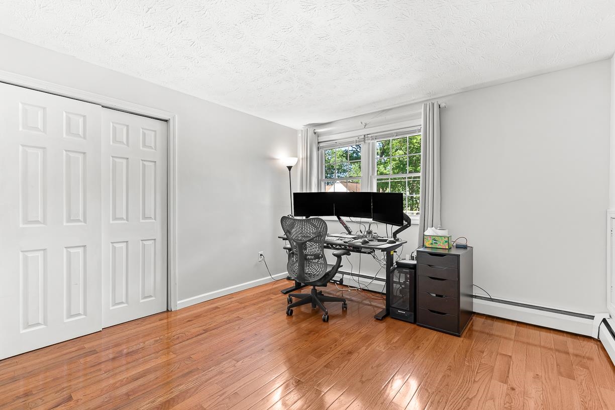 10 Oakdale Ave, Nashua, NH 03062