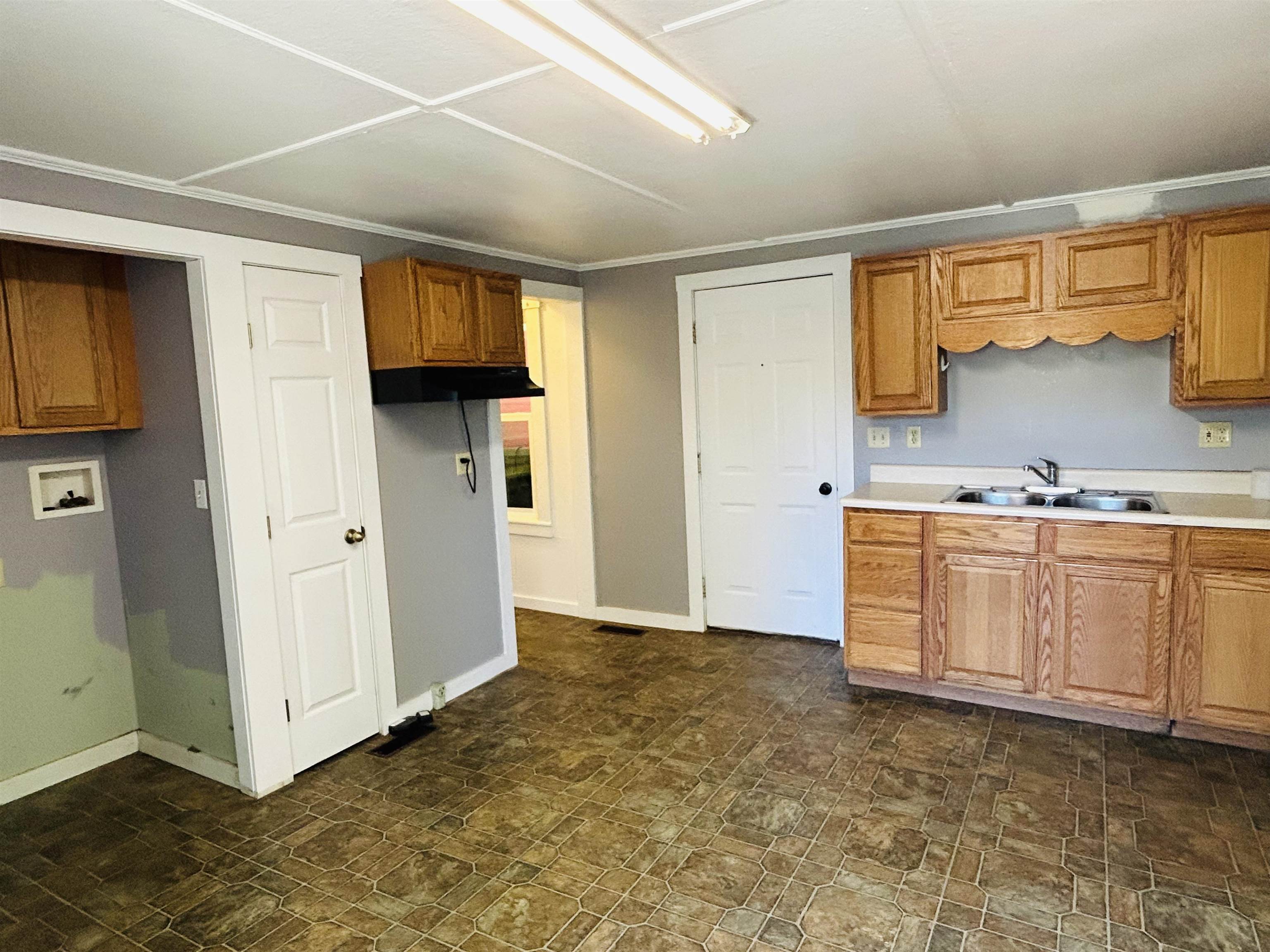 65 Mechanic St, Winchester, NH 03470