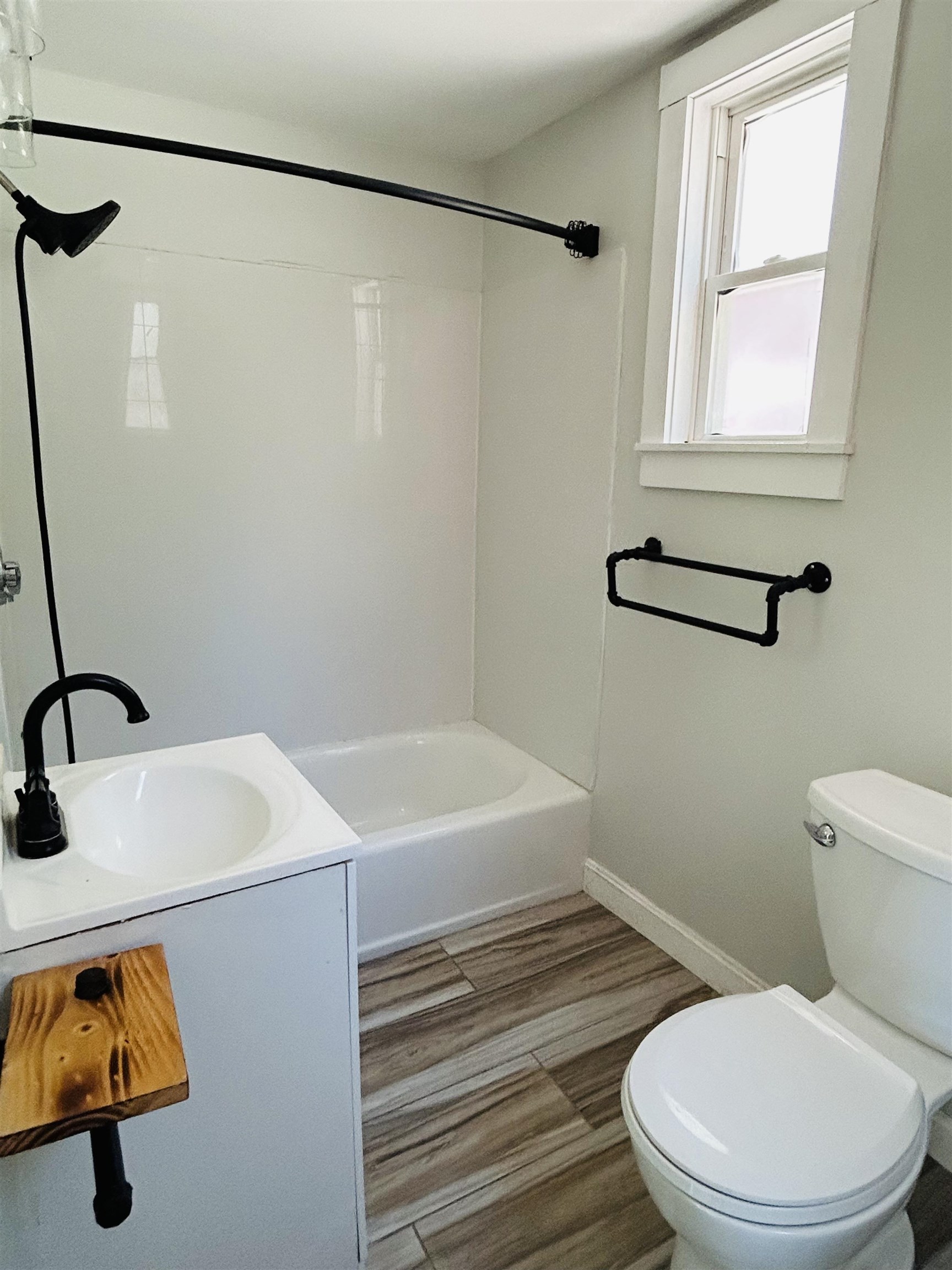 65 Mechanic St, Winchester, NH 03470