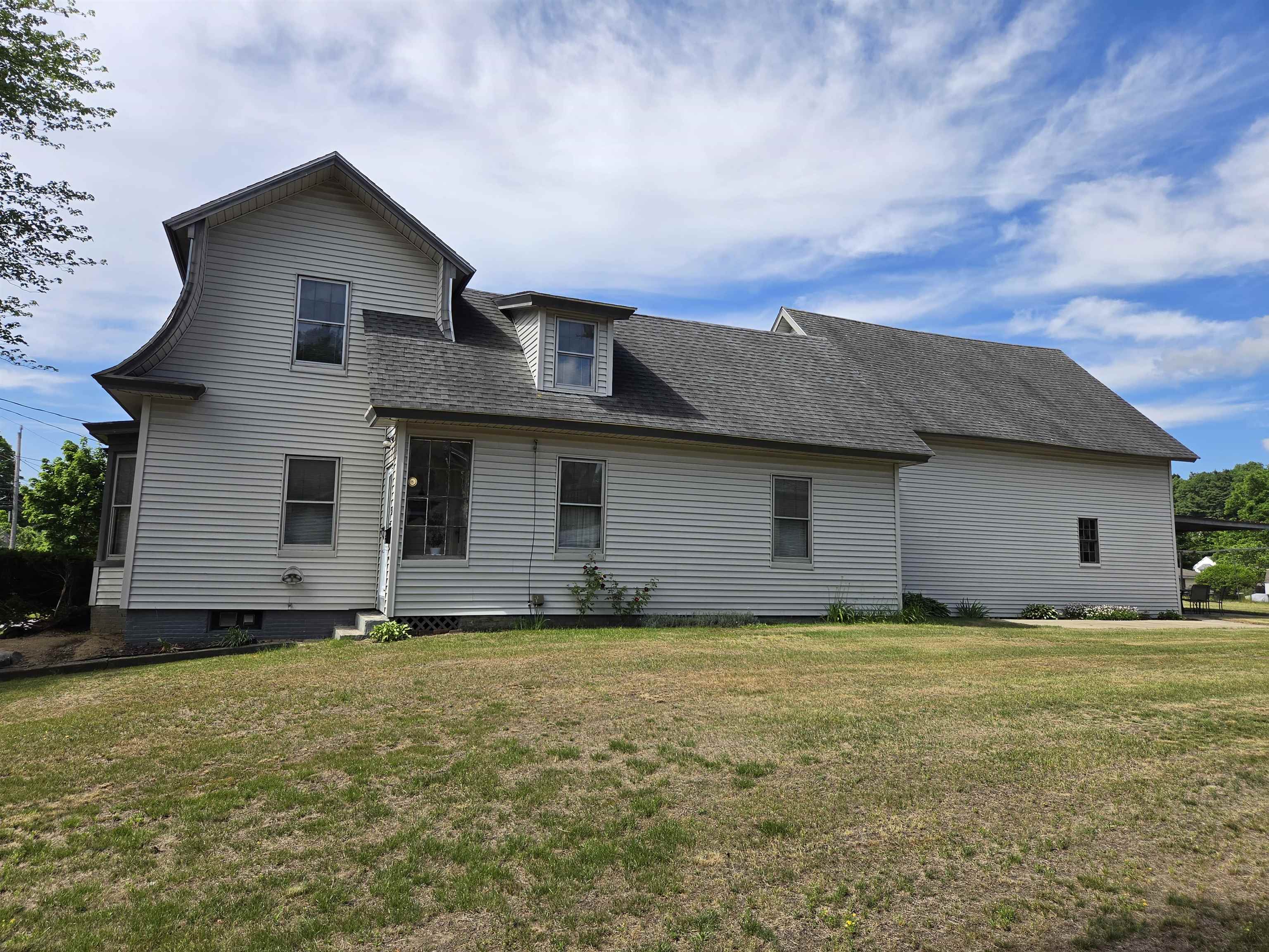 599 S Main St, Manchester, NH 03102
