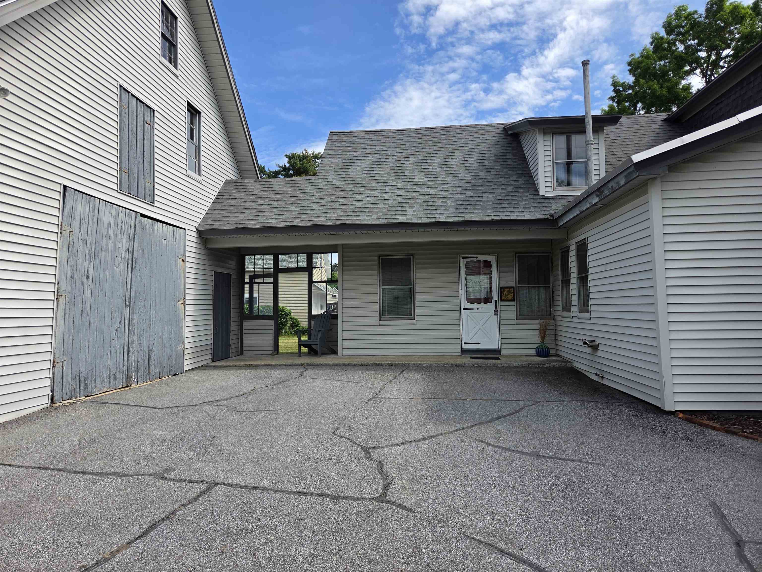 599 S Main St, Manchester, NH 03102