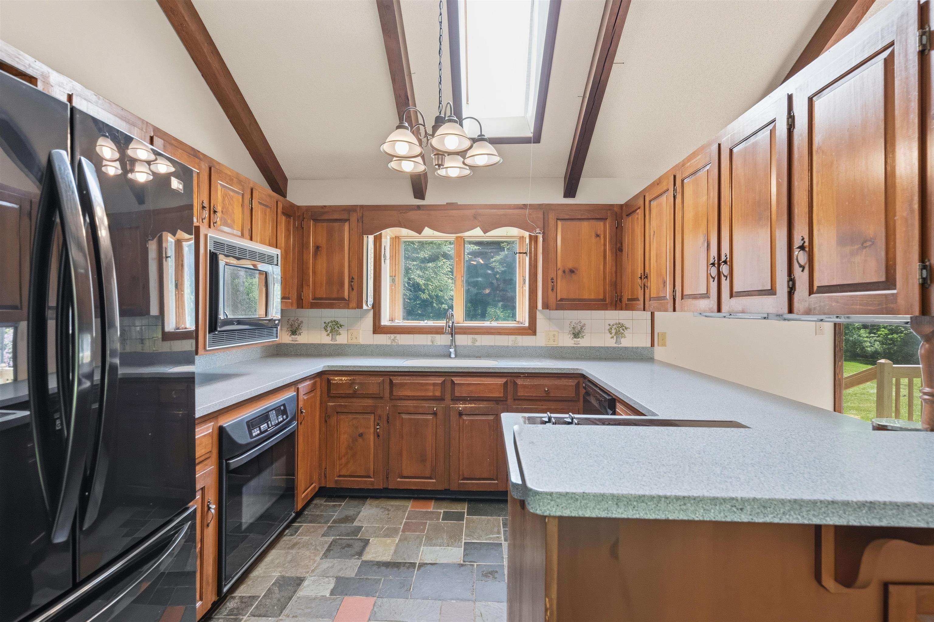 Kitchen area is open to the den which allows easy entertaining 25498044