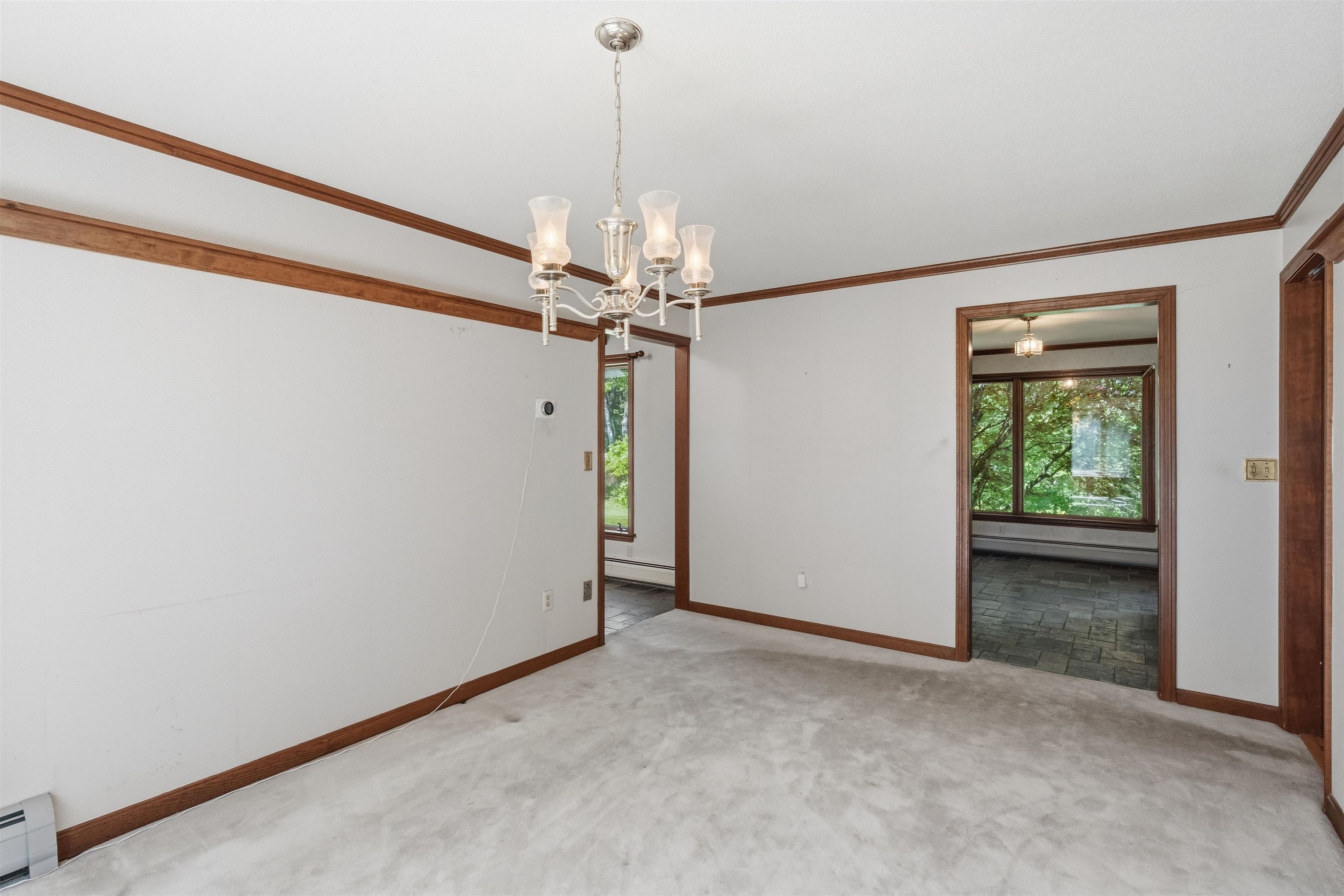 Dining area looking to Foyer 25498047
