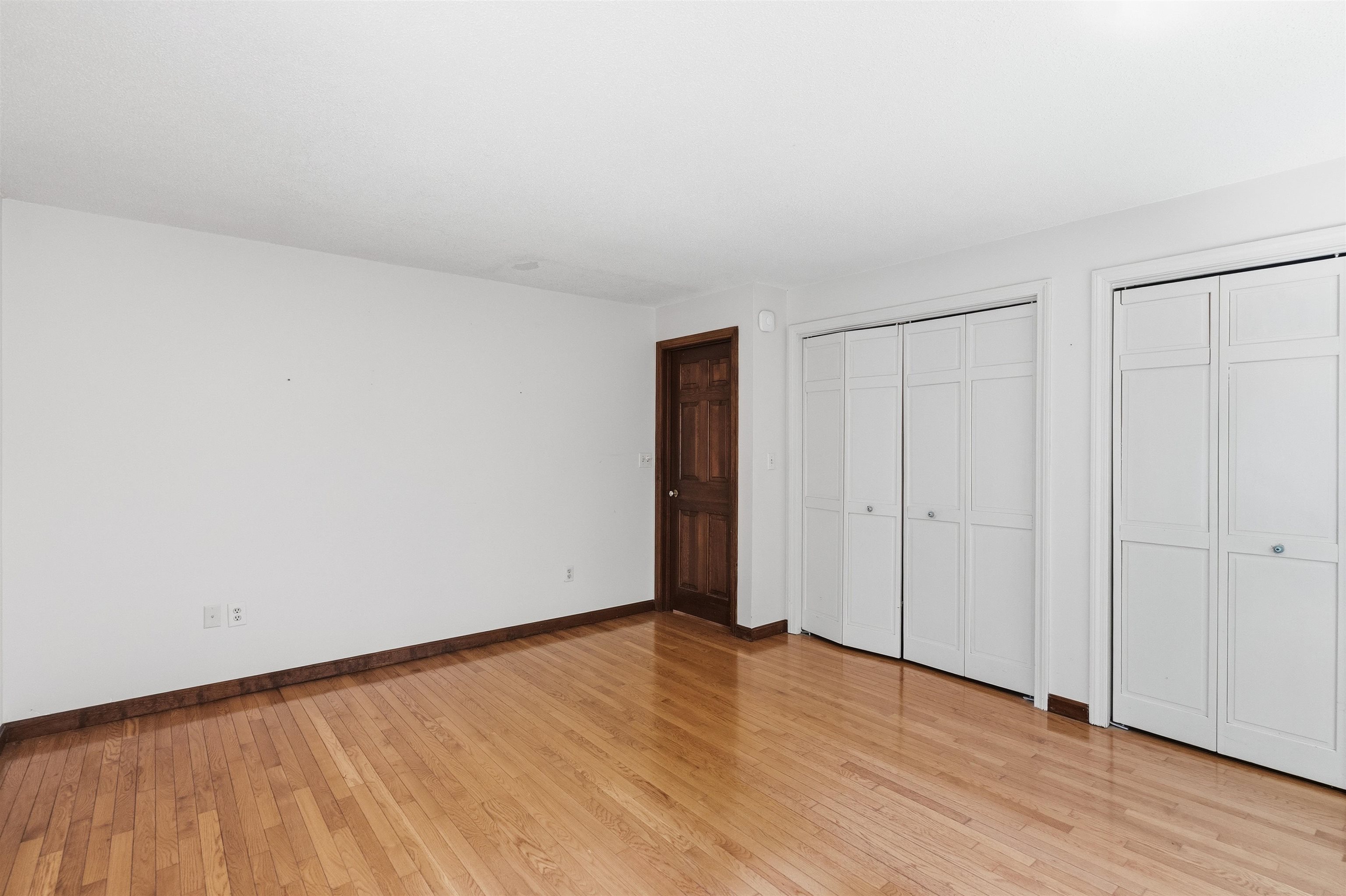 Main level bedroom ensuite 25498063