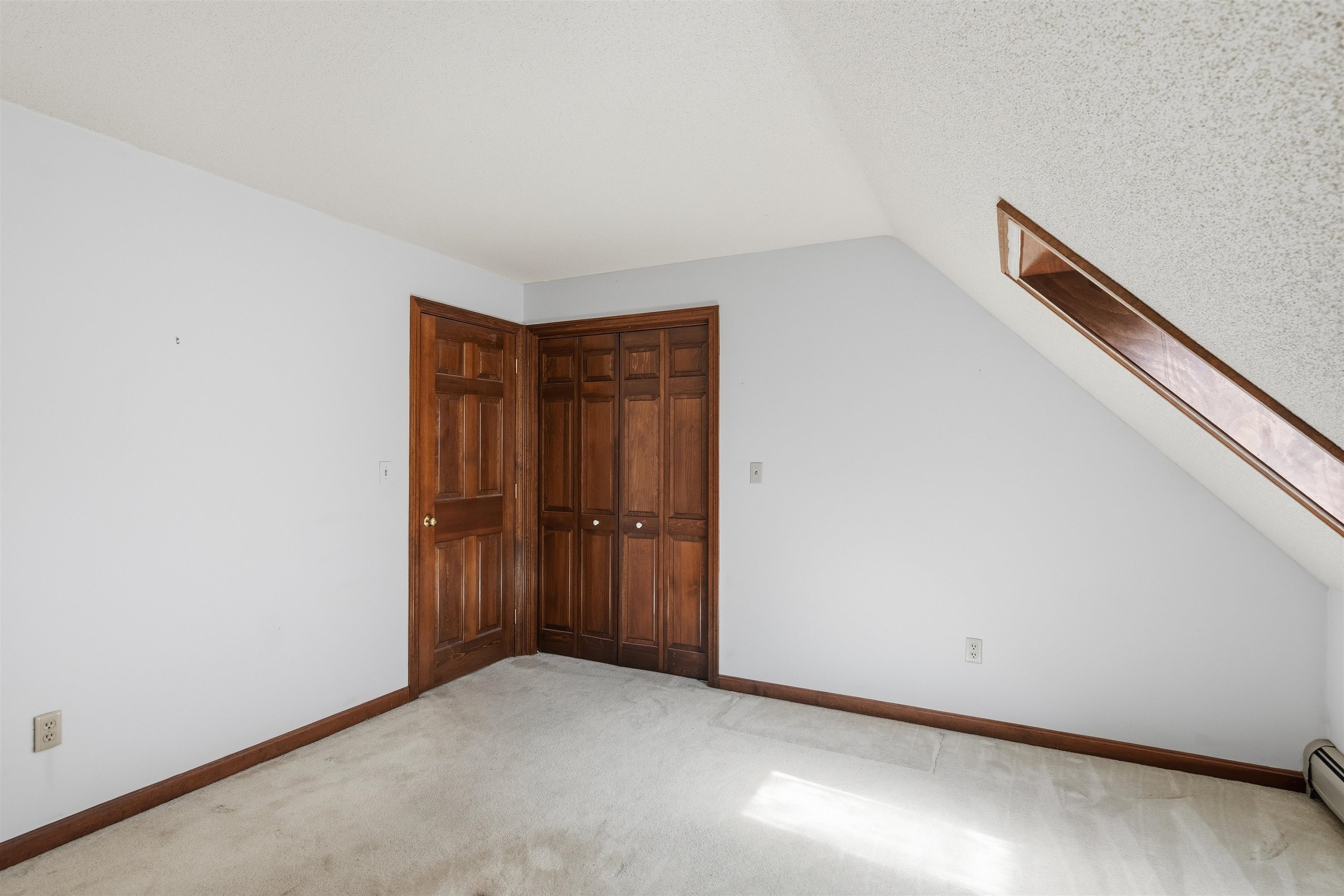 Second level bedroom with closet 25498068