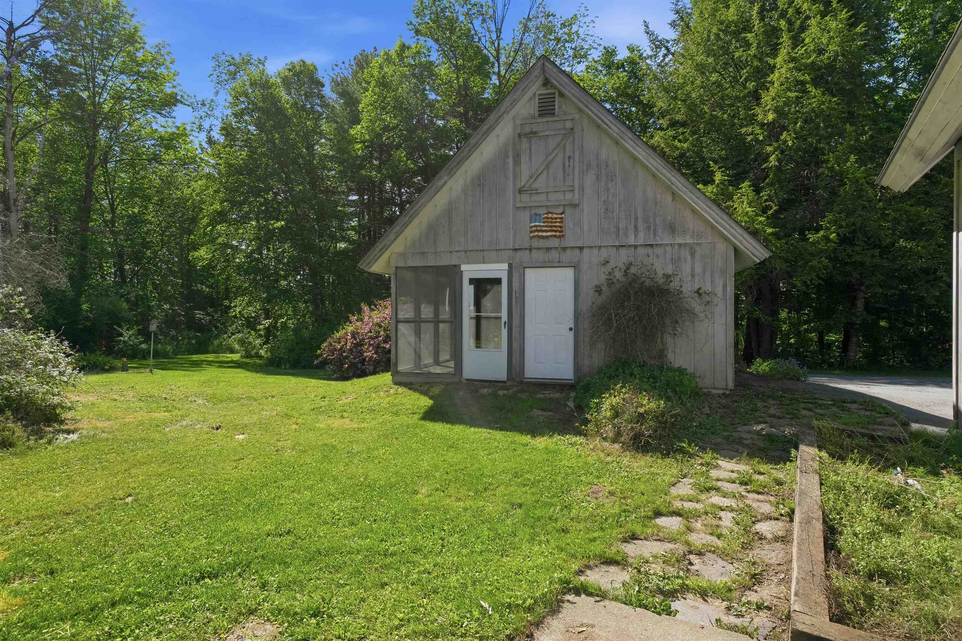 Great for parking toys and tractors, and a wonderful garden room opportunity 25498124
