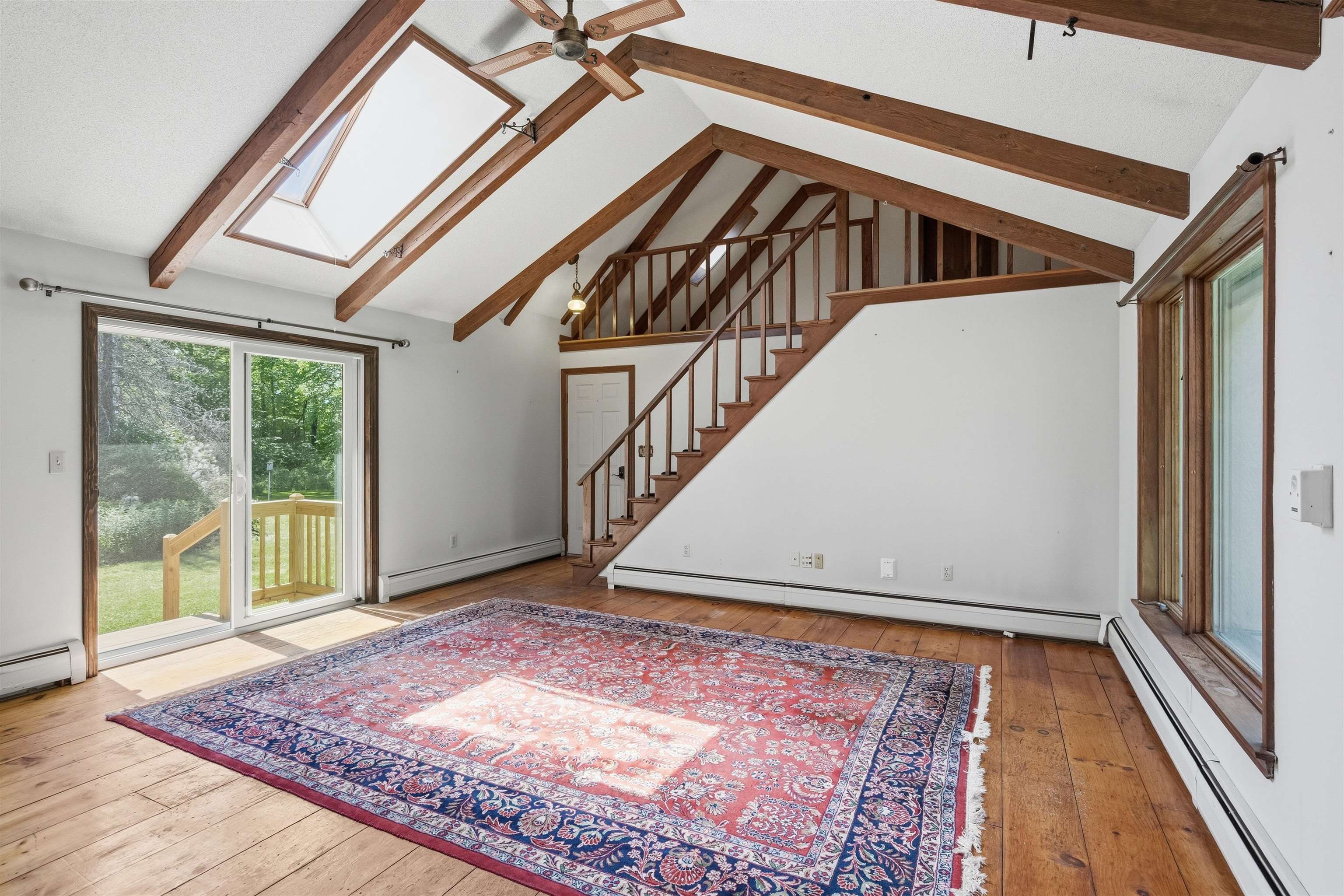 The den offers an open loft space above and enclosed office/study 25498038