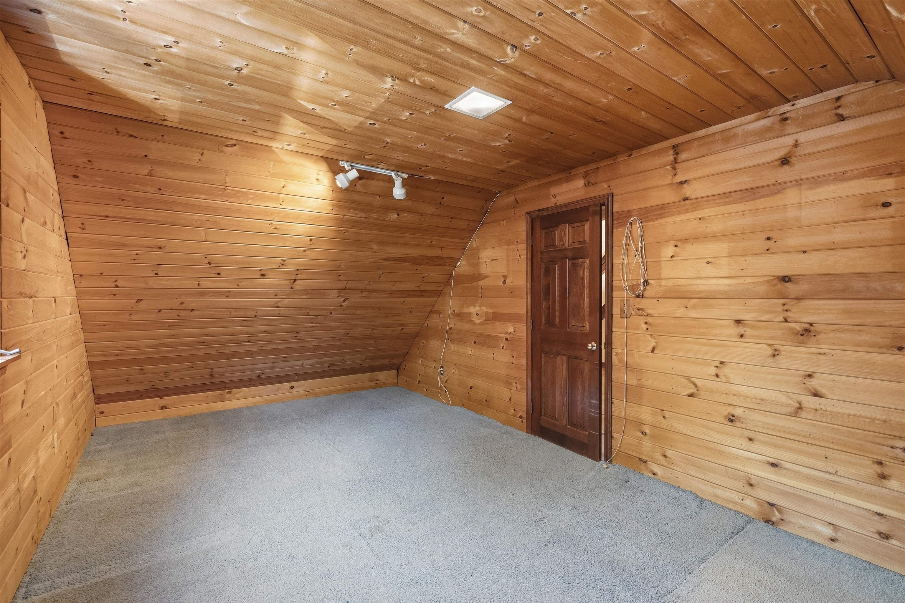Private office off loft area 25498040
