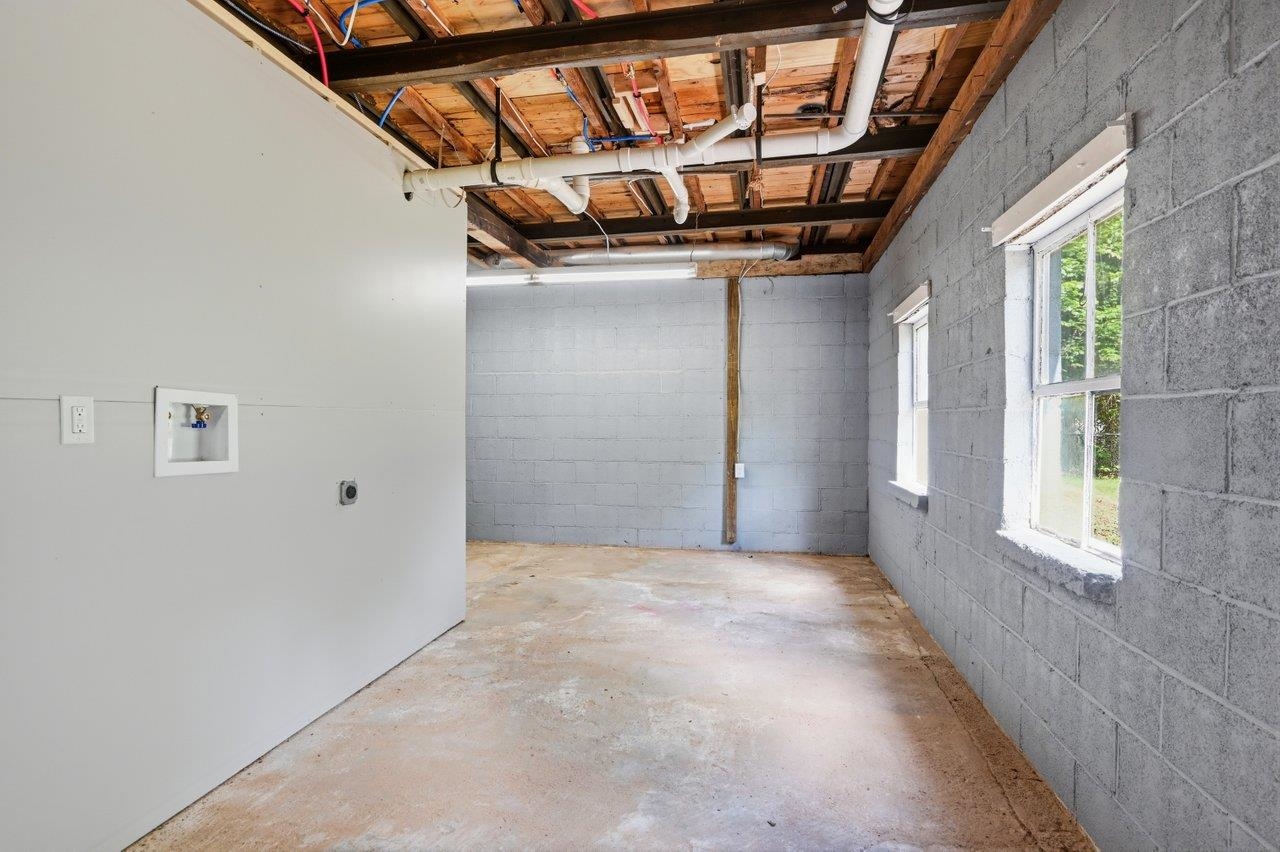 78 Crowhill Rd, Rochester, NH 03868