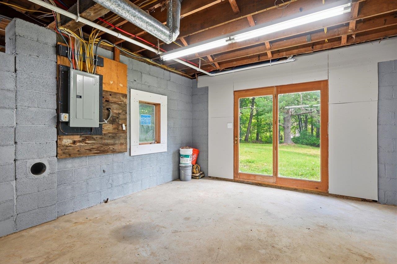 78 Crowhill Rd, Rochester, NH 03868