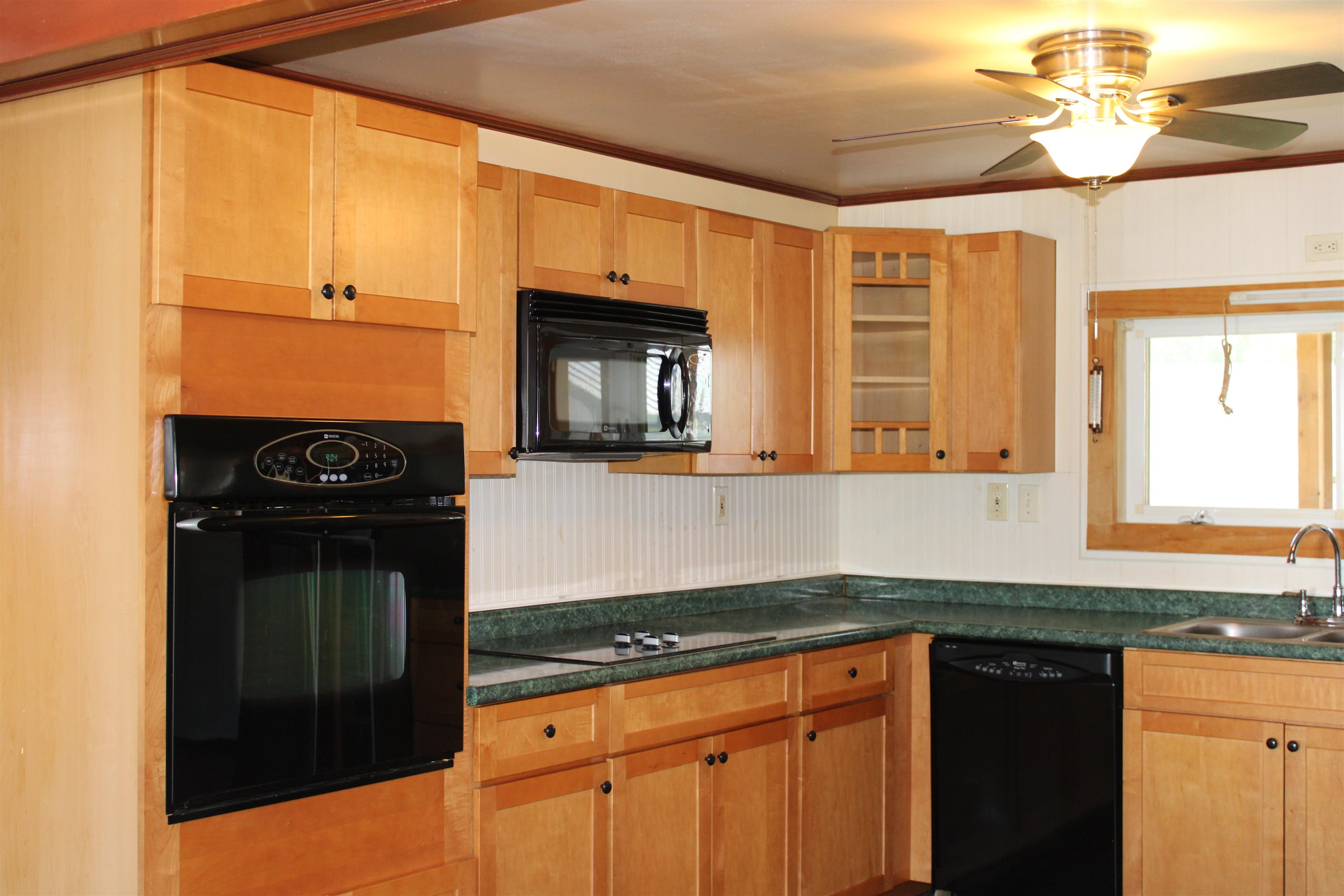 23 Hadley St, Littleton, NH 03561