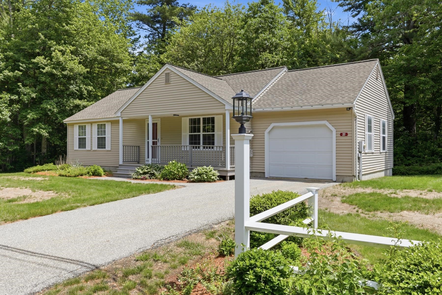 27 Saint John Ln, Hampstead, NH 03841