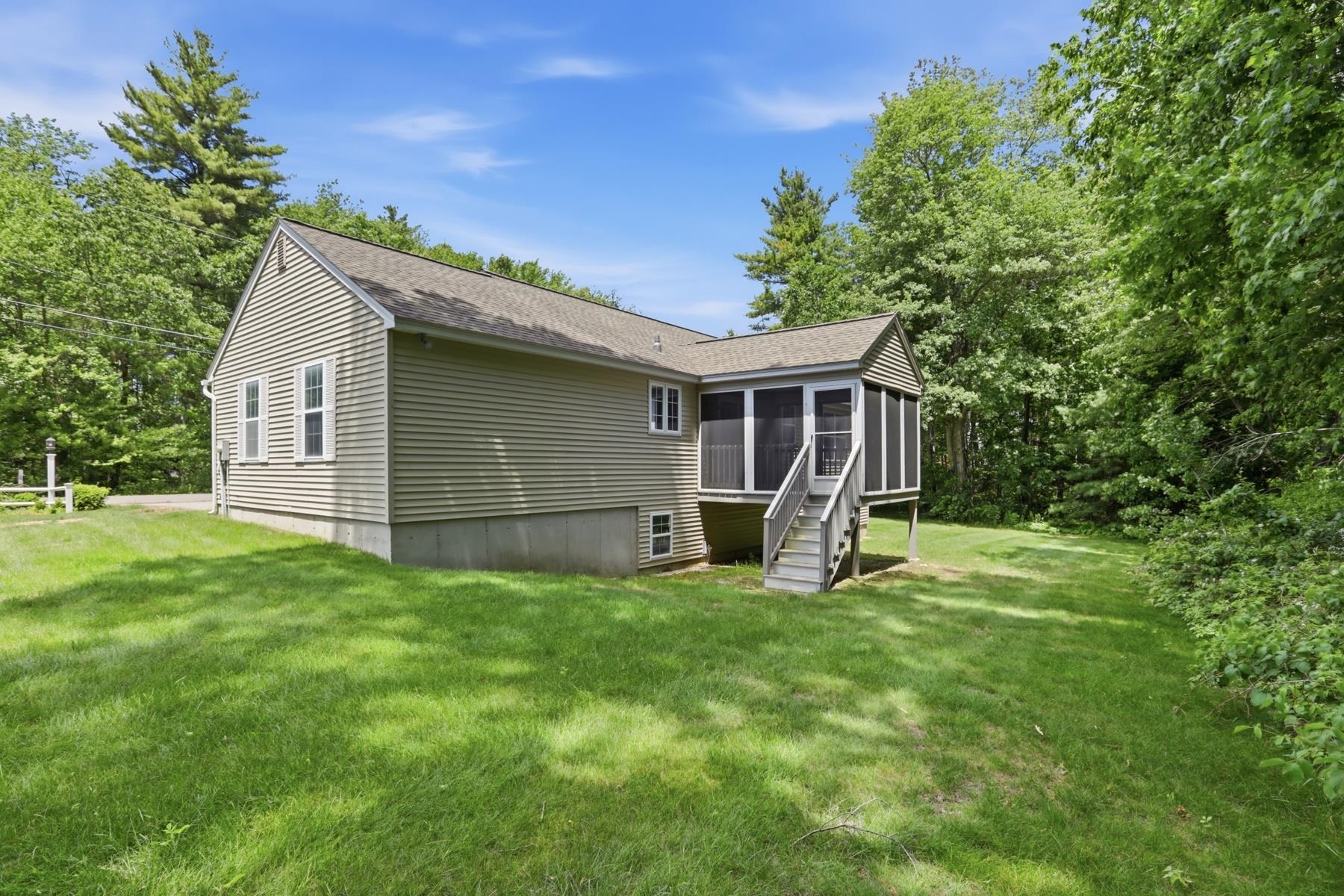 27 Saint John Ln, Hampstead, NH 03841