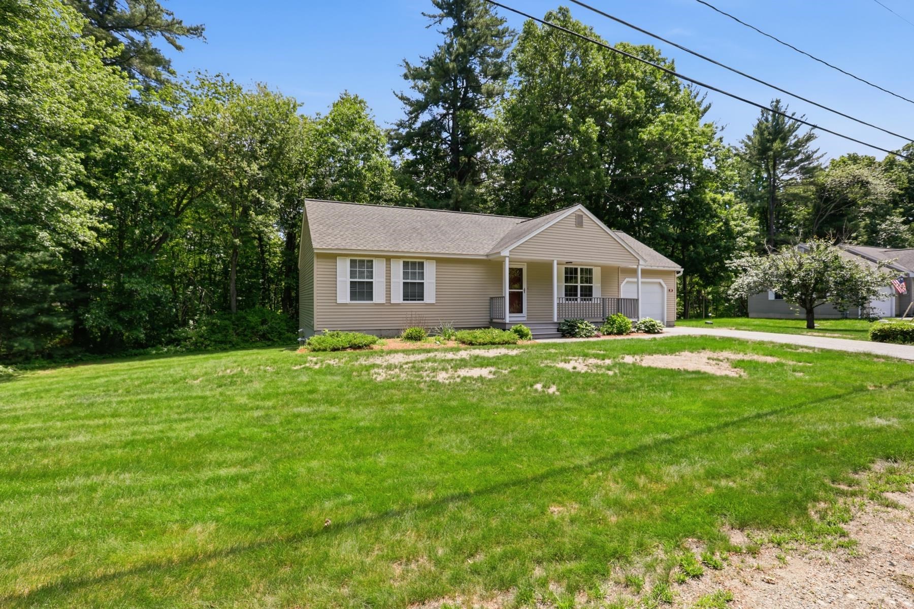 27 Saint John Ln, Hampstead, NH 03841