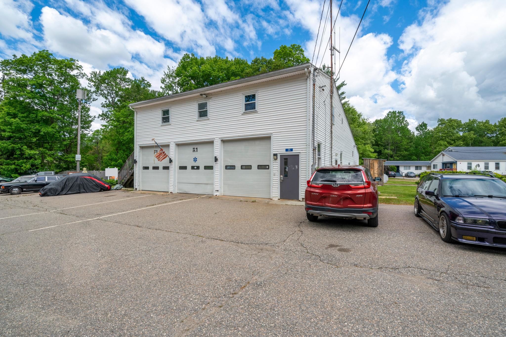 35 S Main St, Newton, NH 03858