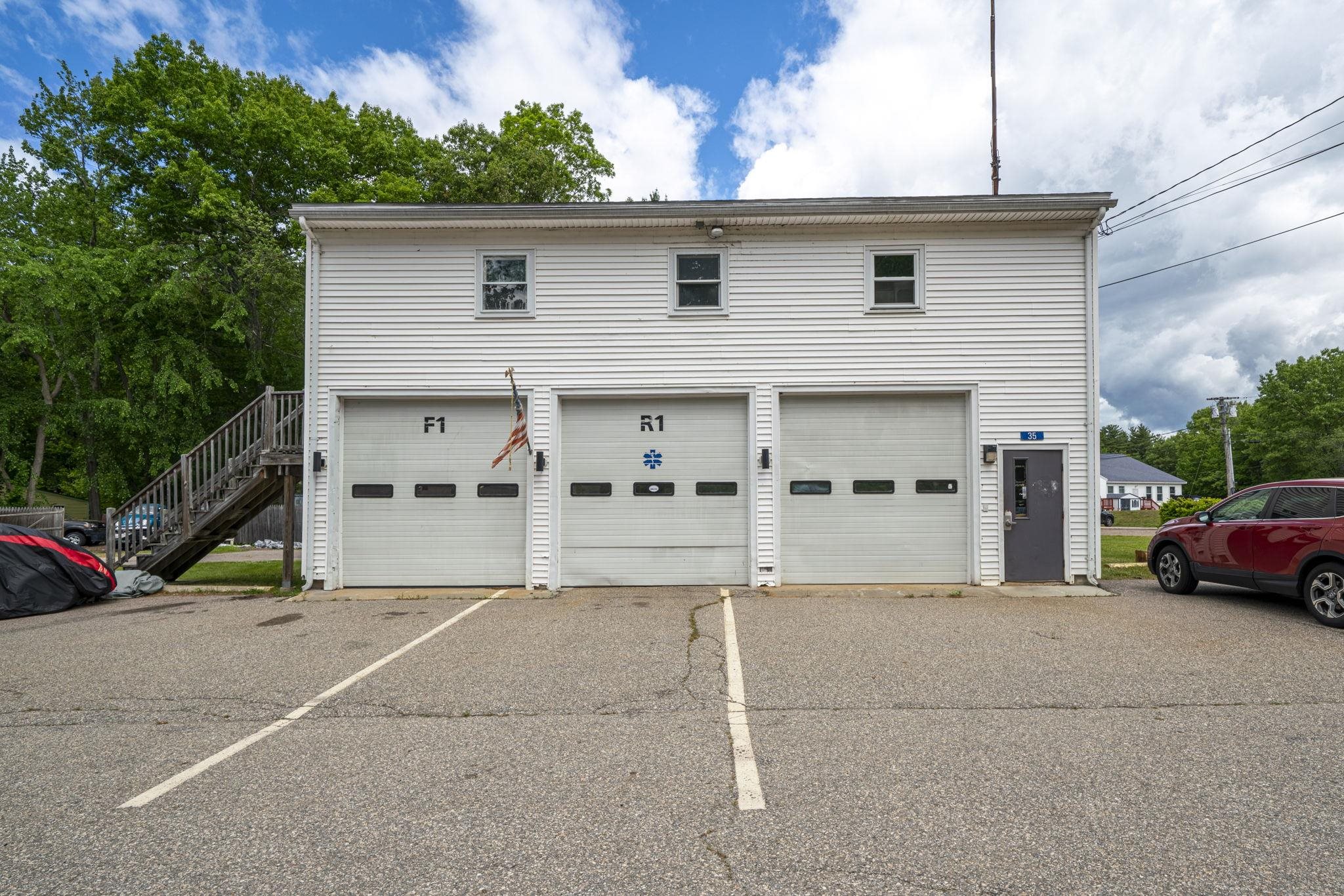 35 S Main St, Newton, NH 03858