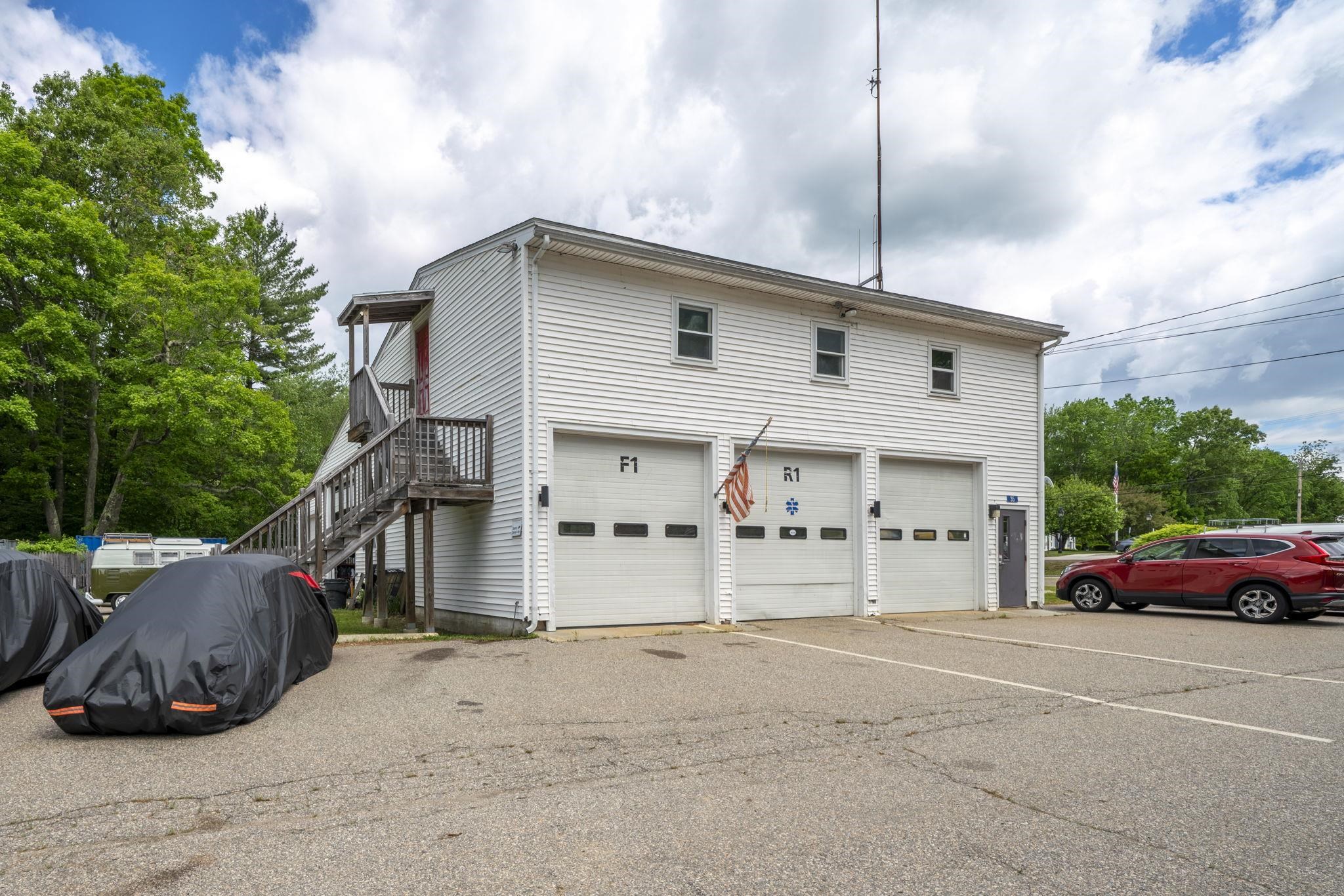 35 S Main St, Newton, NH 03858