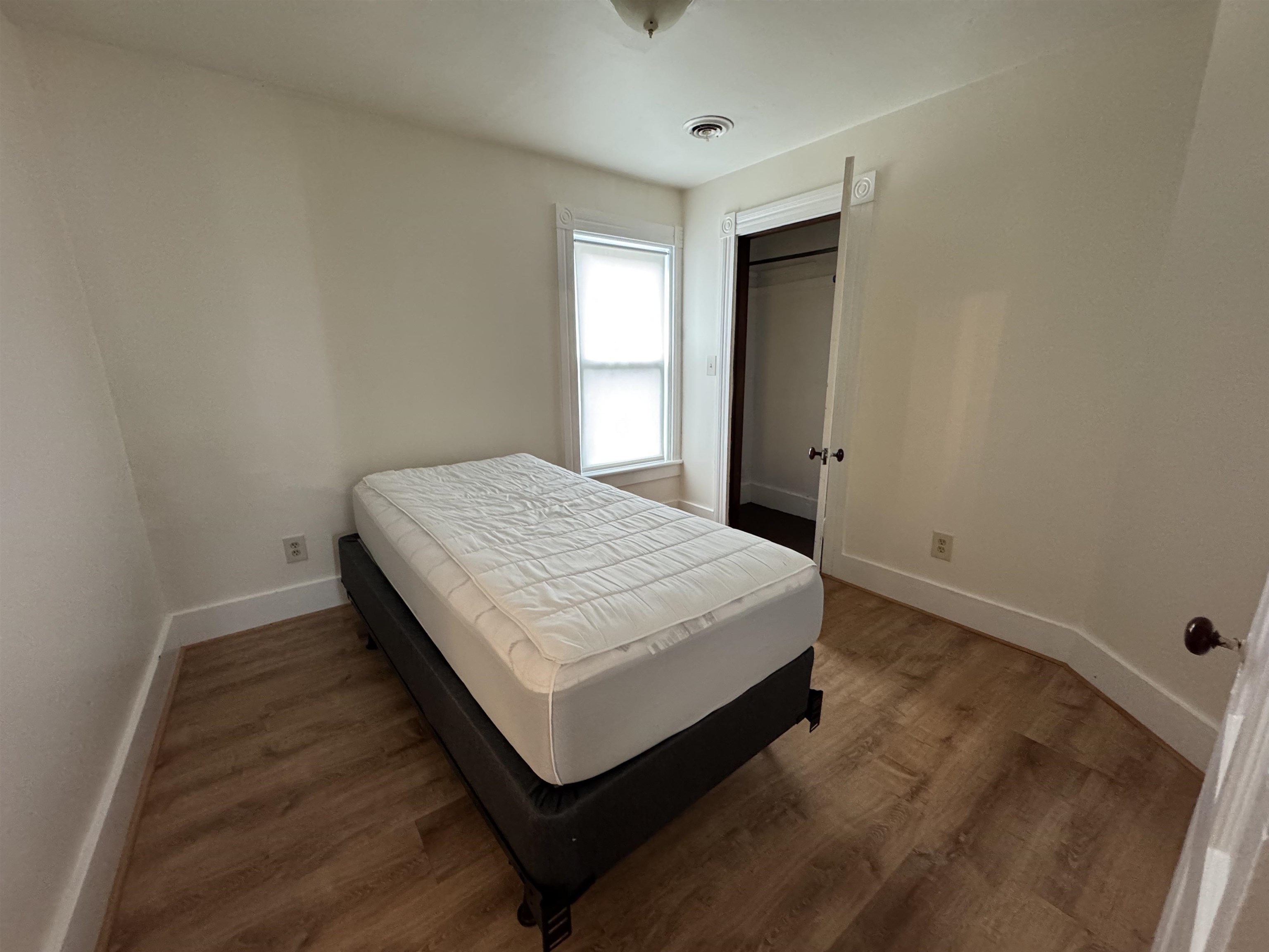 Bedroom 25511450