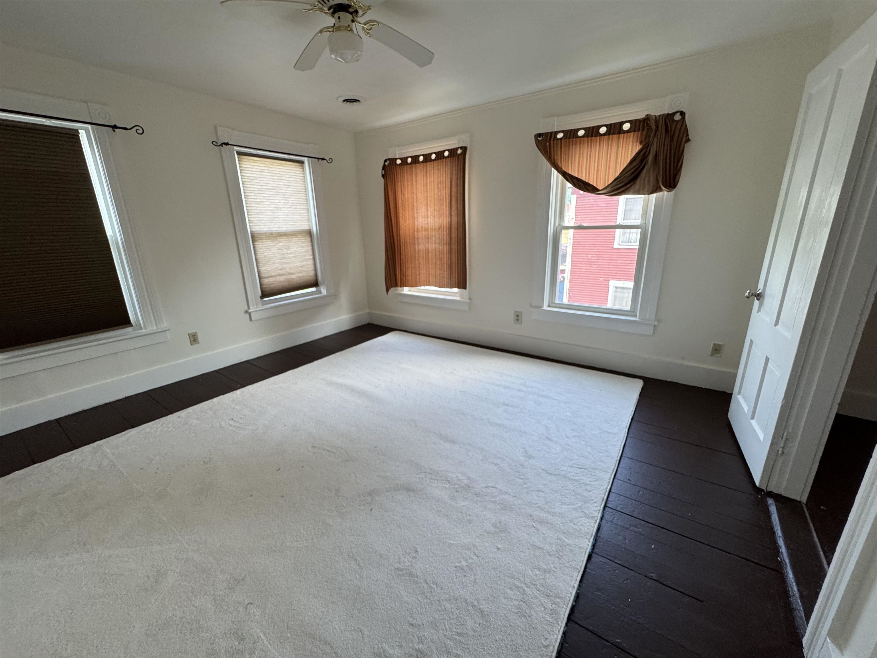 Primary bedroom 2nd floor 25511457