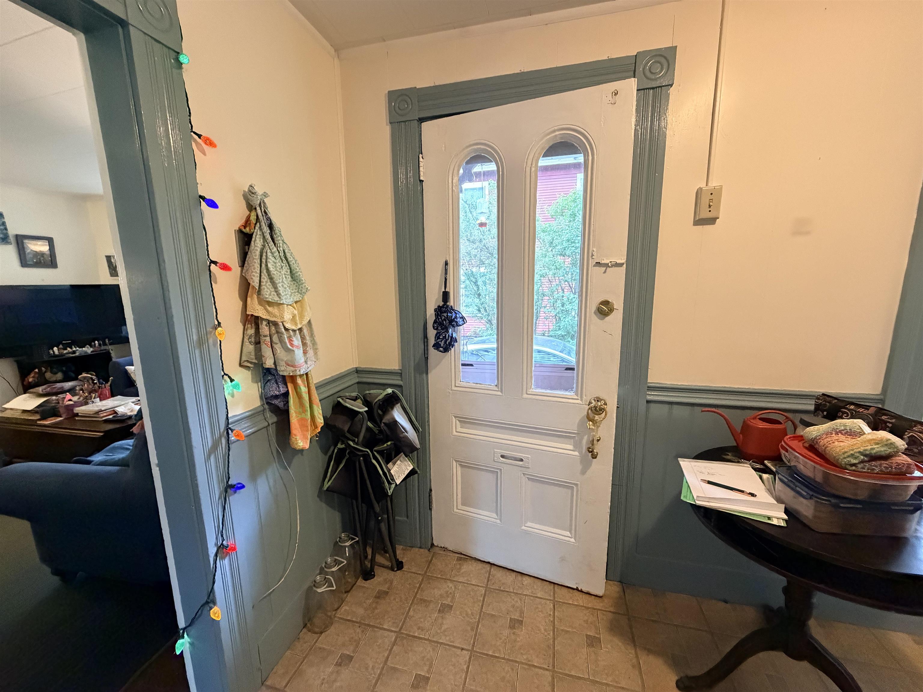 1st floor unit entry 25537332