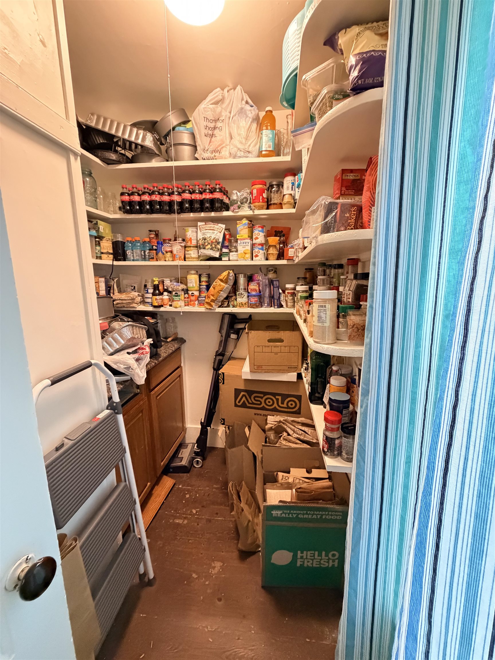 Unit 1 pantry 25537333