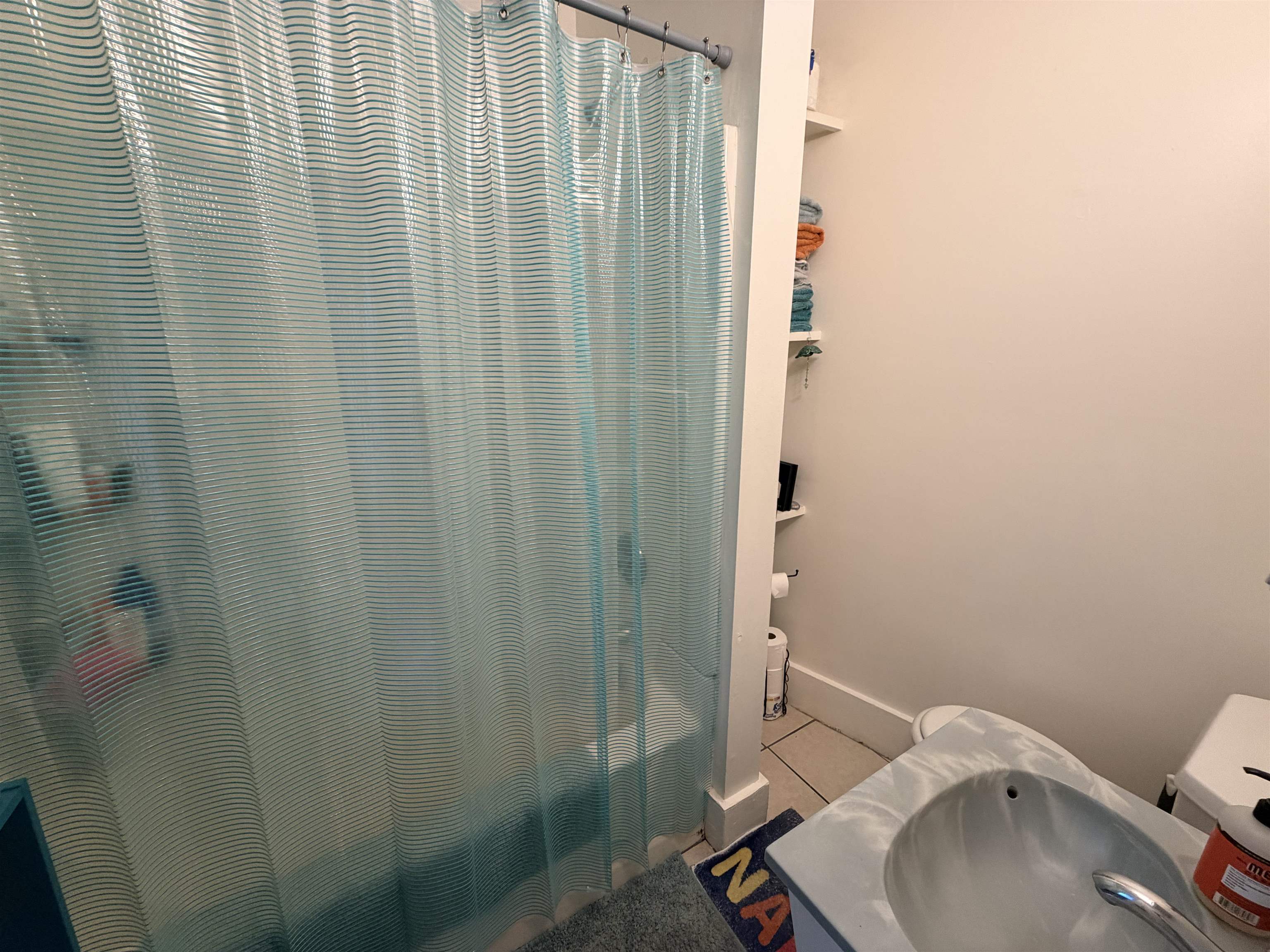 Unit 1 bathroom 25537330
