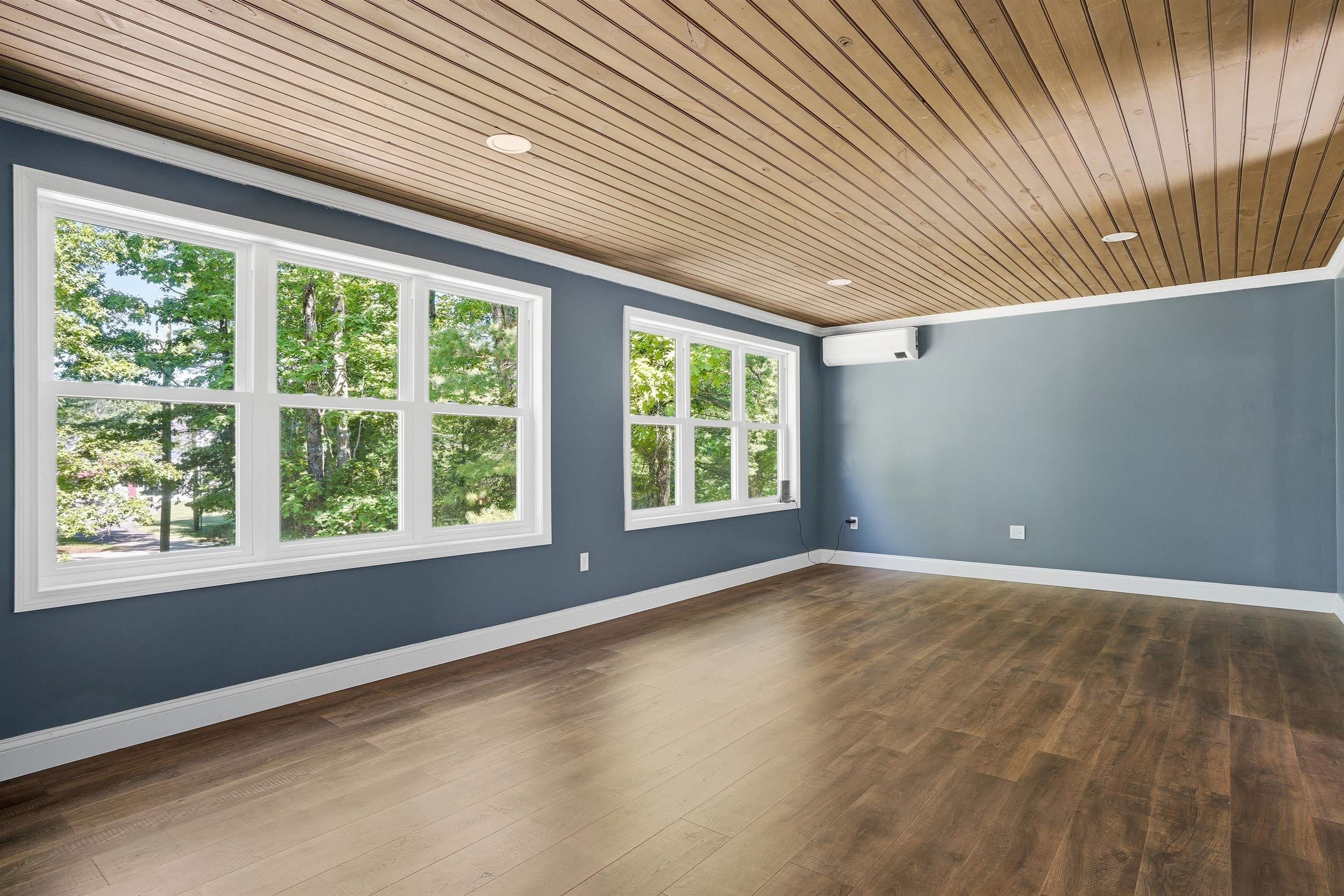 73 Old Chester Rd, Derry, NH 03038