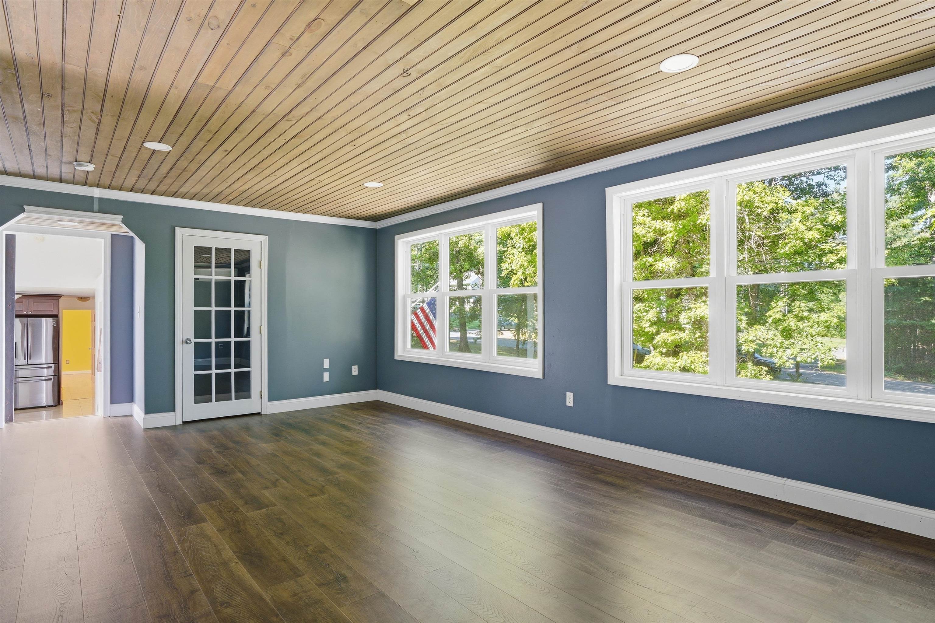 73 Old Chester Rd, Derry, NH 03038