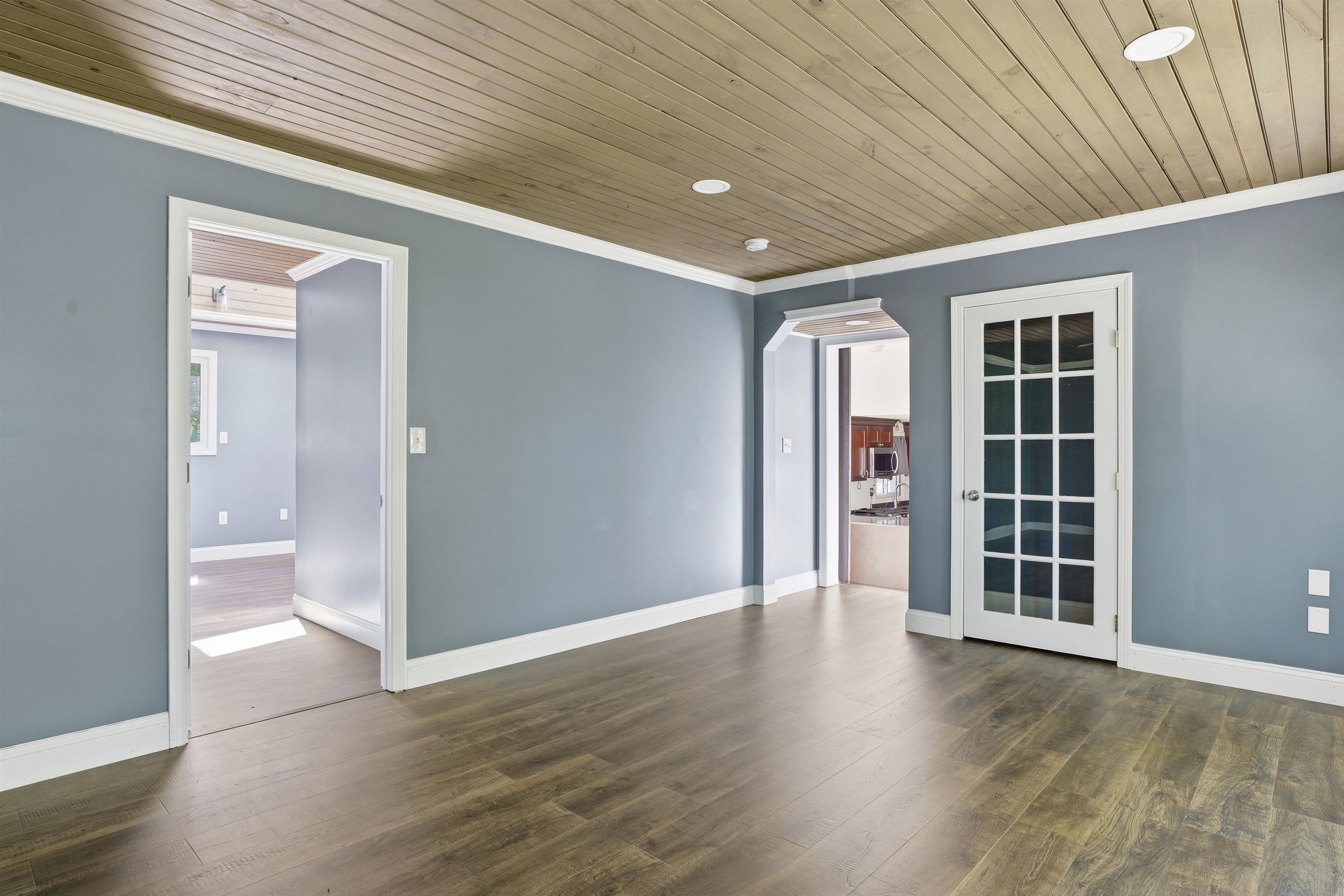 73 Old Chester Rd, Derry, NH 03038