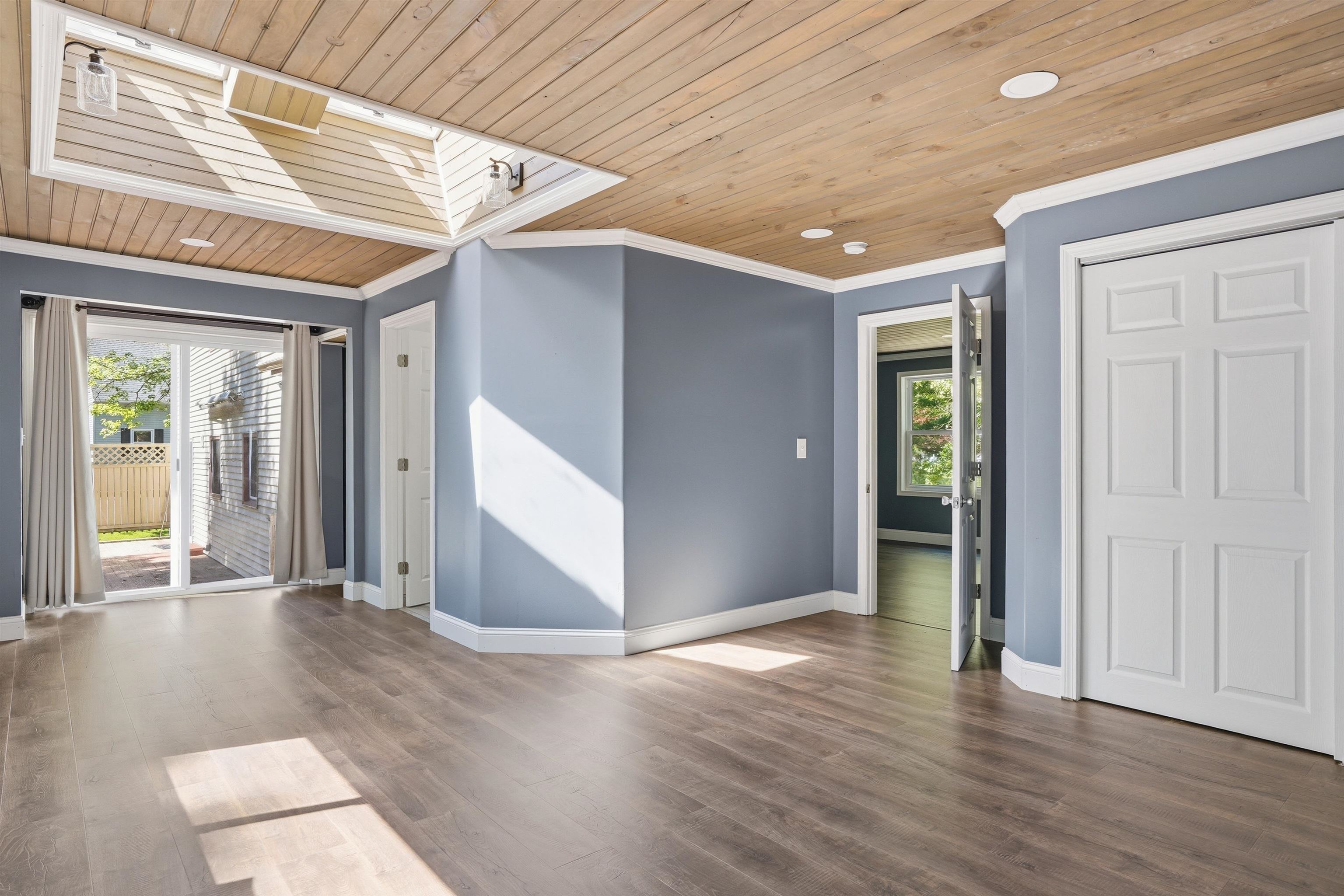 73 Old Chester Rd, Derry, NH 03038