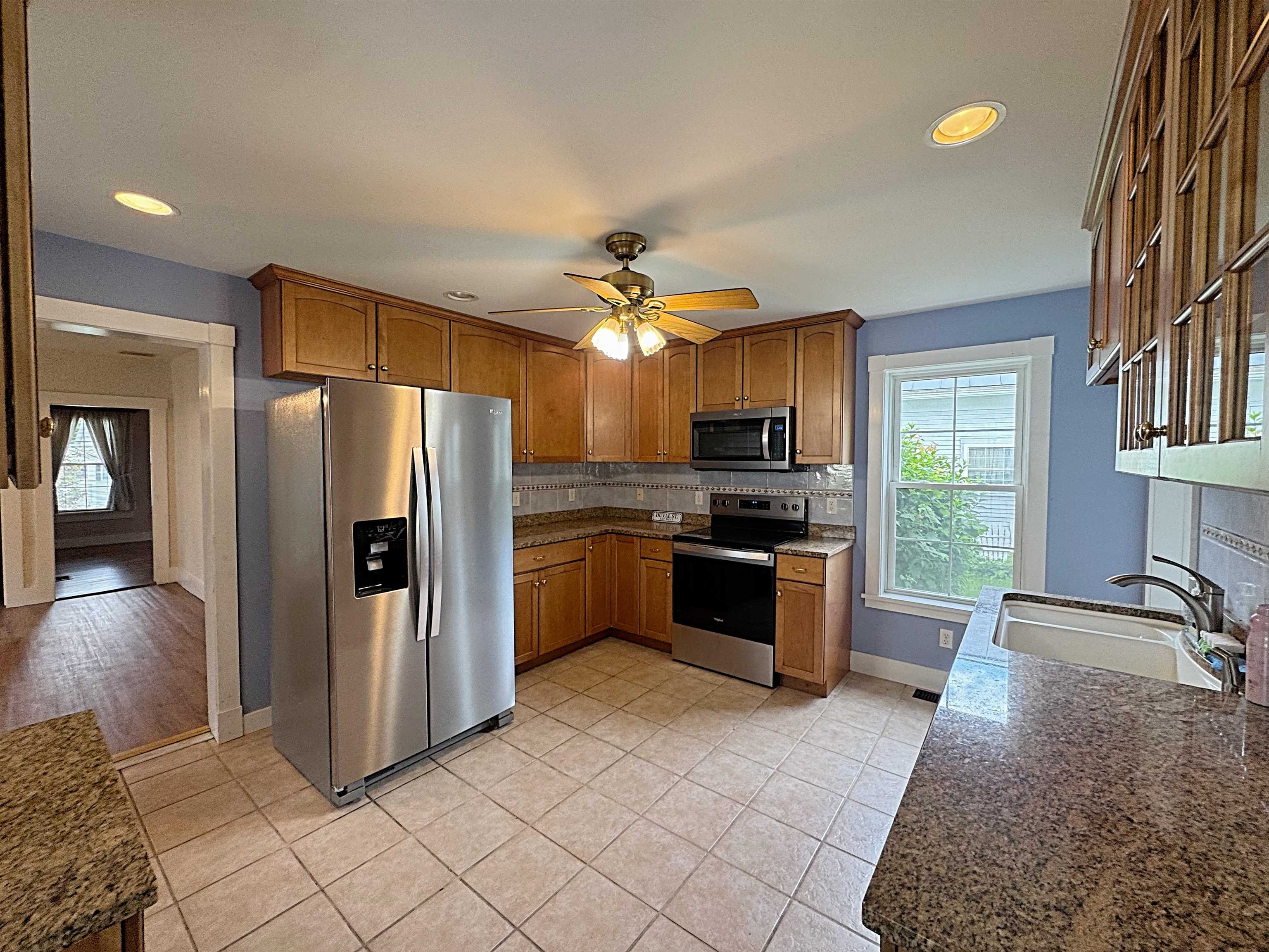 21 Henry St, Claremont, NH 03743