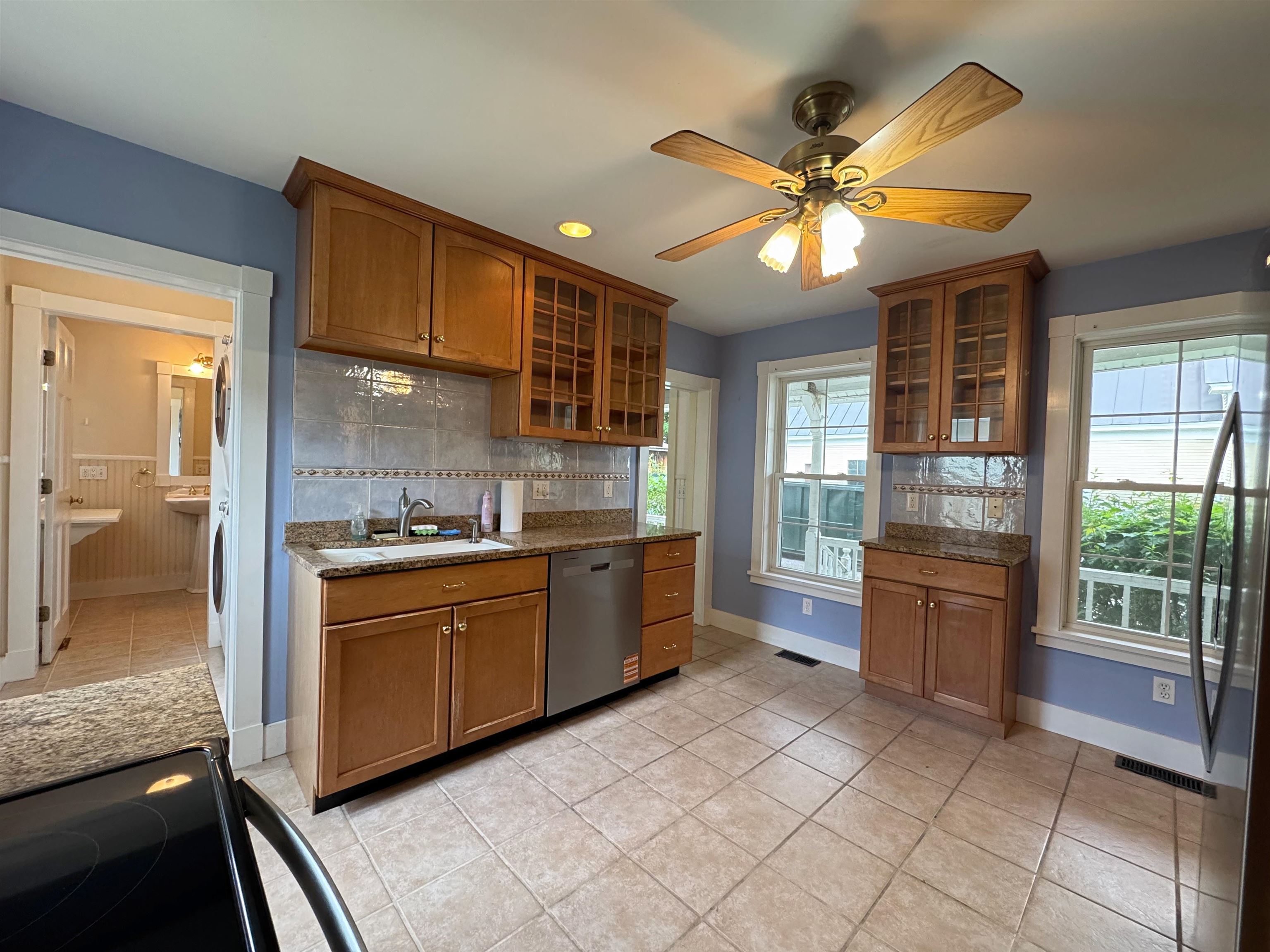 21 Henry St, Claremont, NH 03743