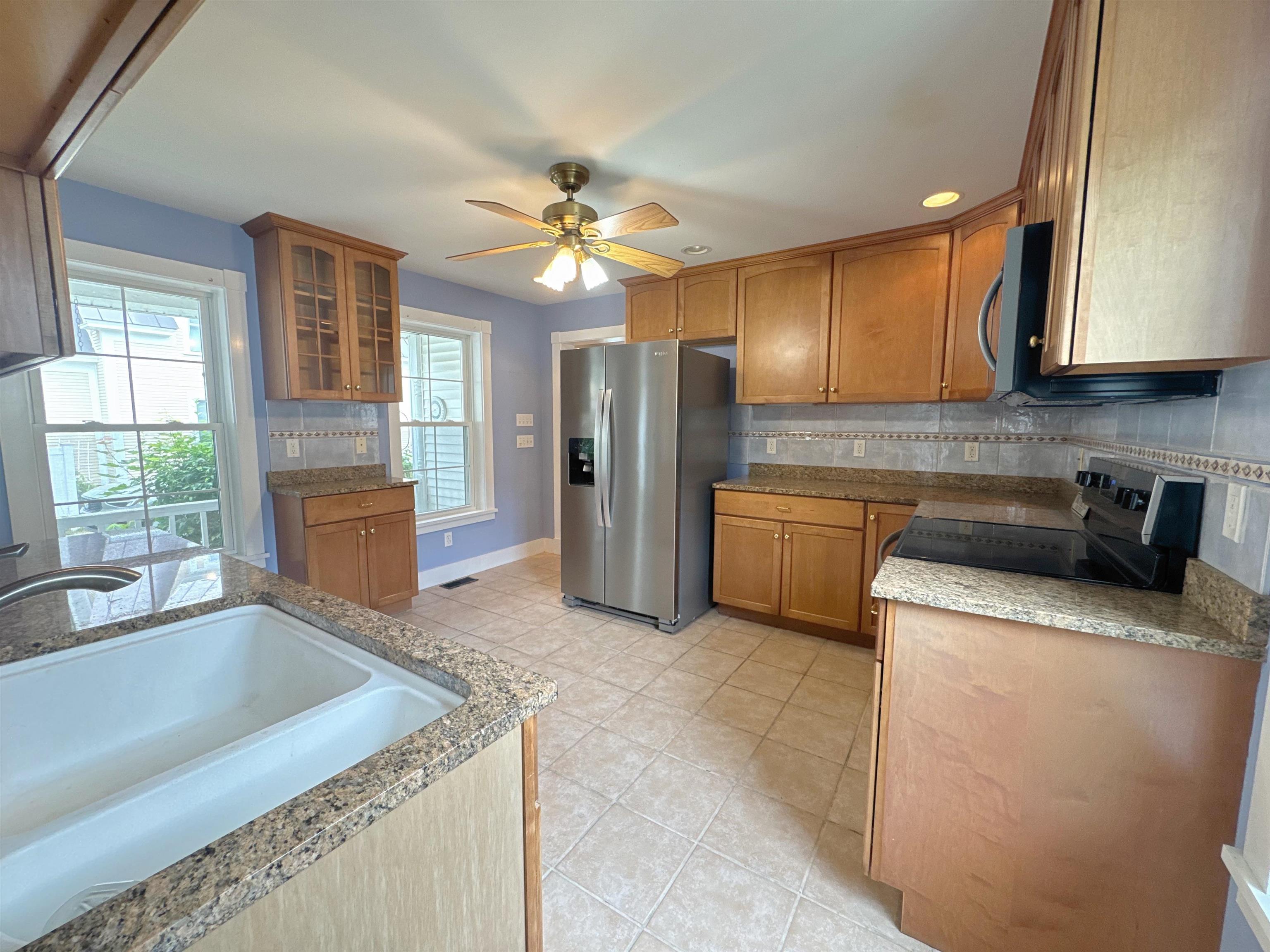 21 Henry St, Claremont, NH 03743