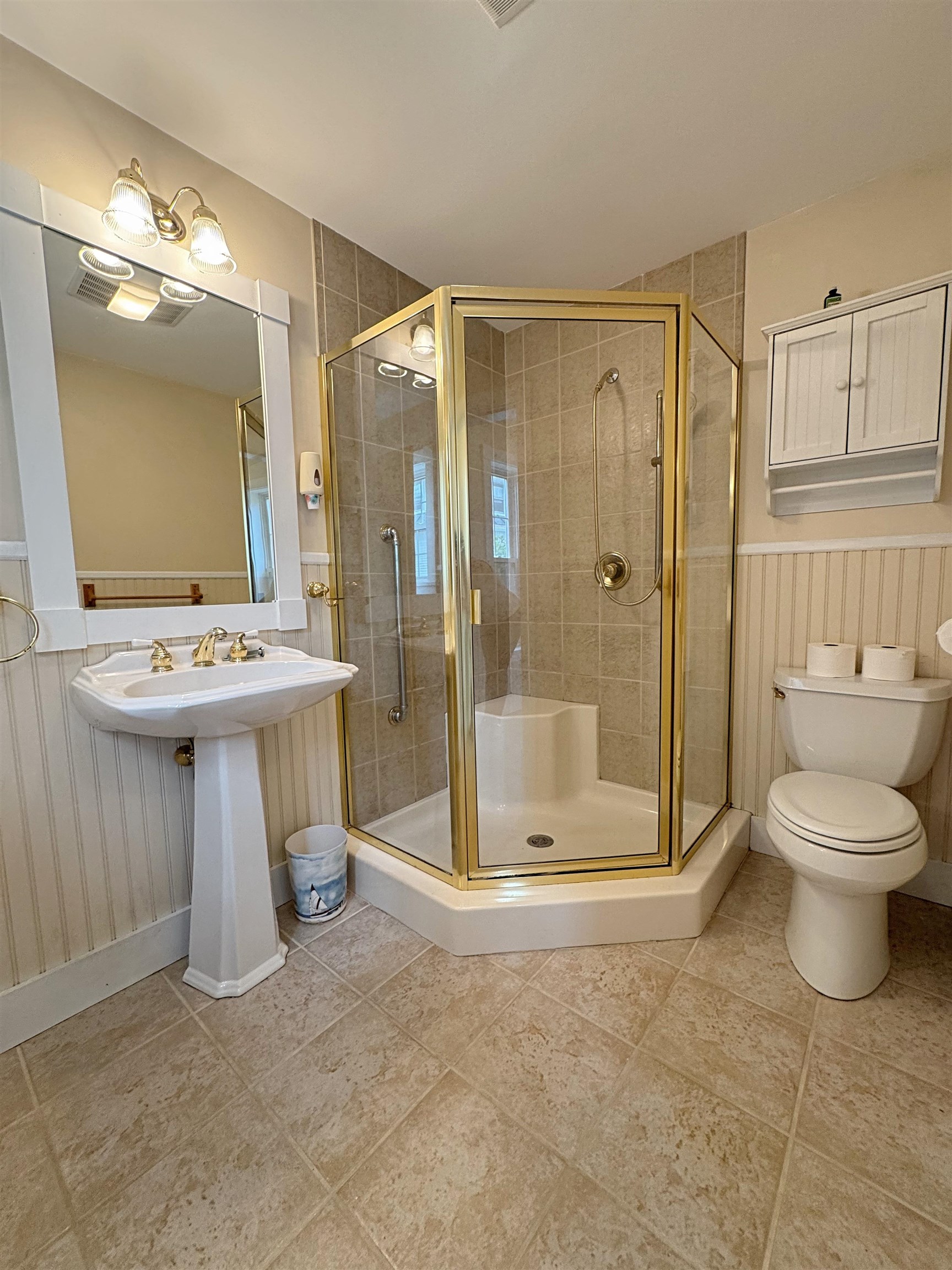 21 Henry St, Claremont, NH 03743