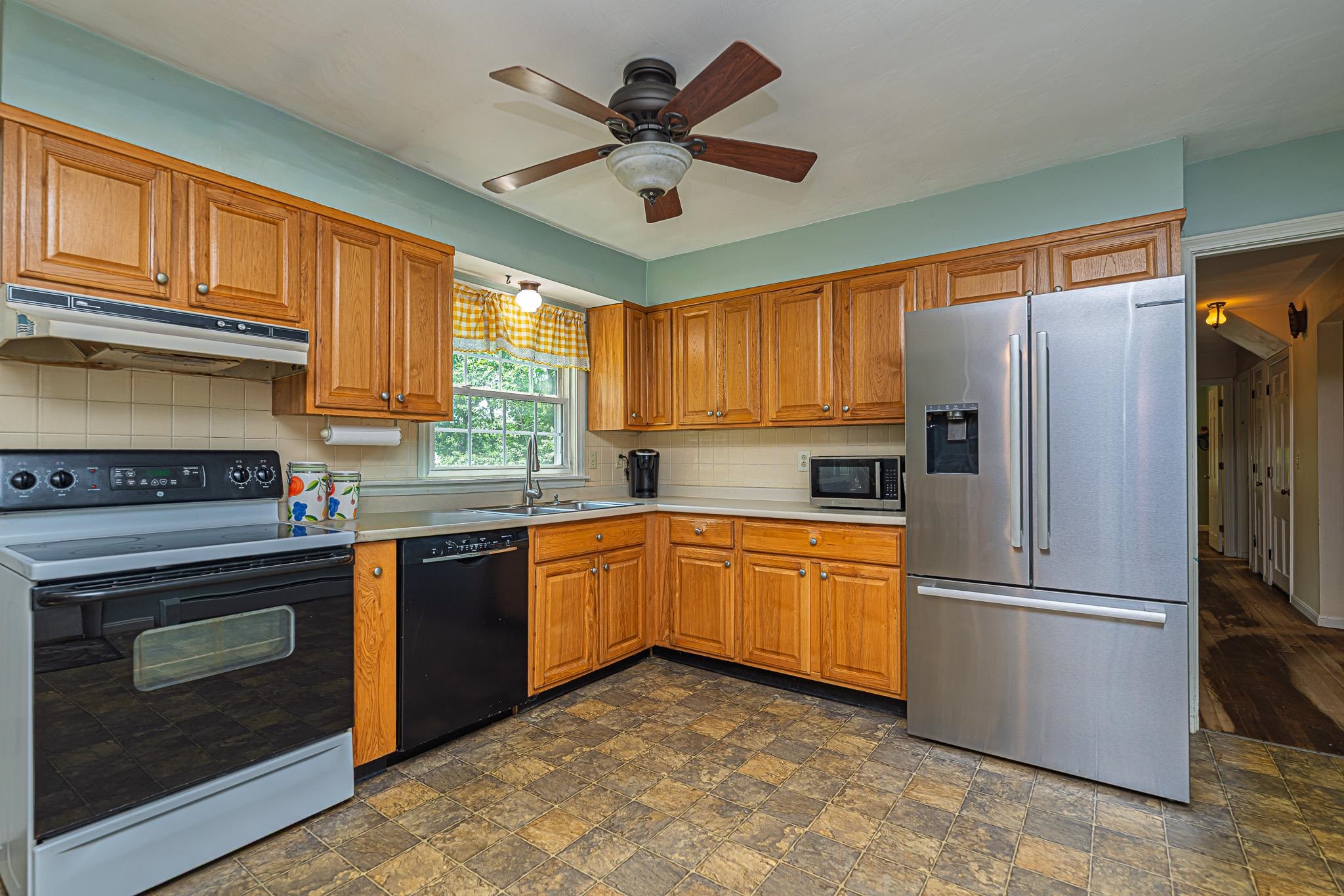 7 Squamscott Rd, Stratham, NH 03885