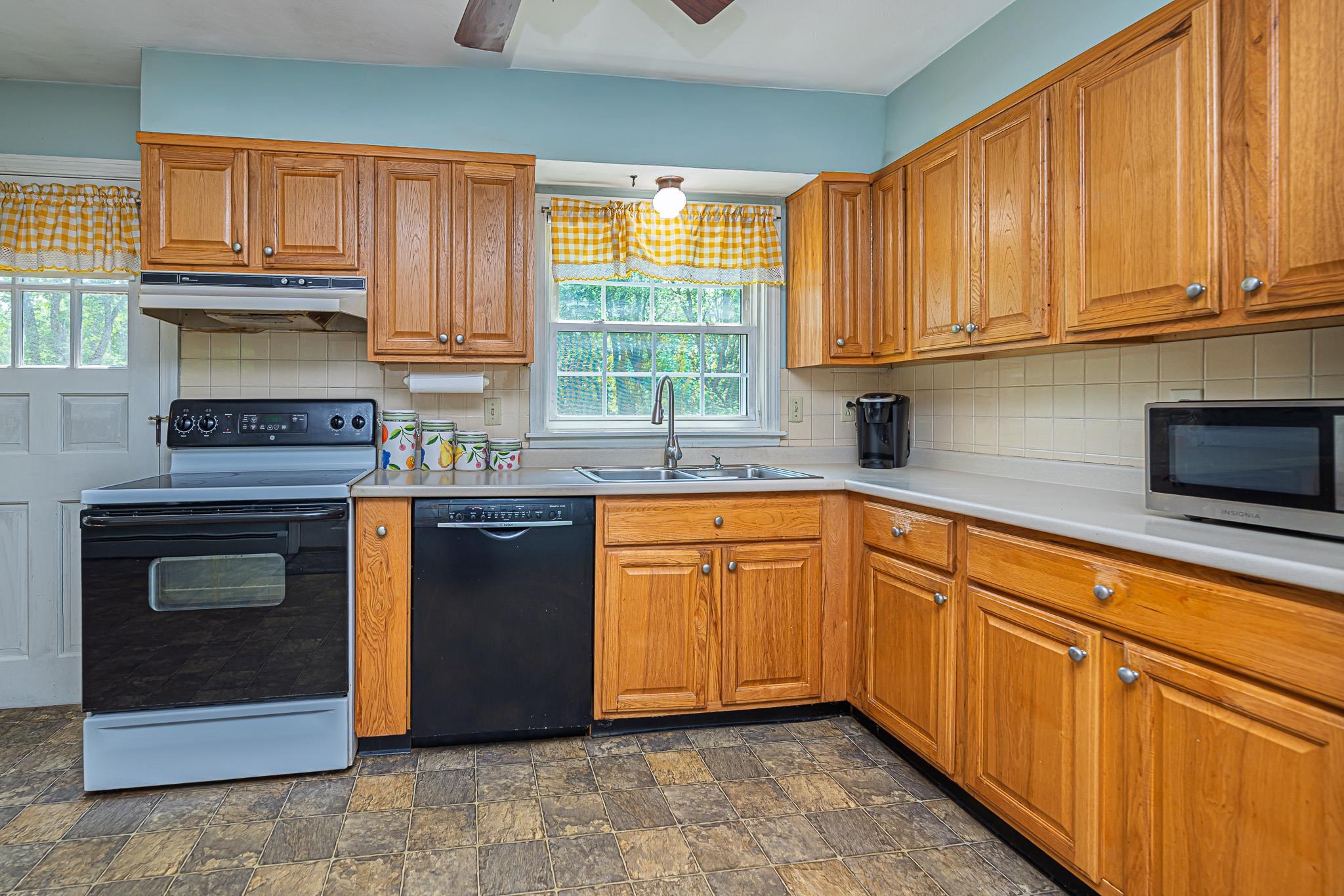 7 Squamscott Rd, Stratham, NH 03885