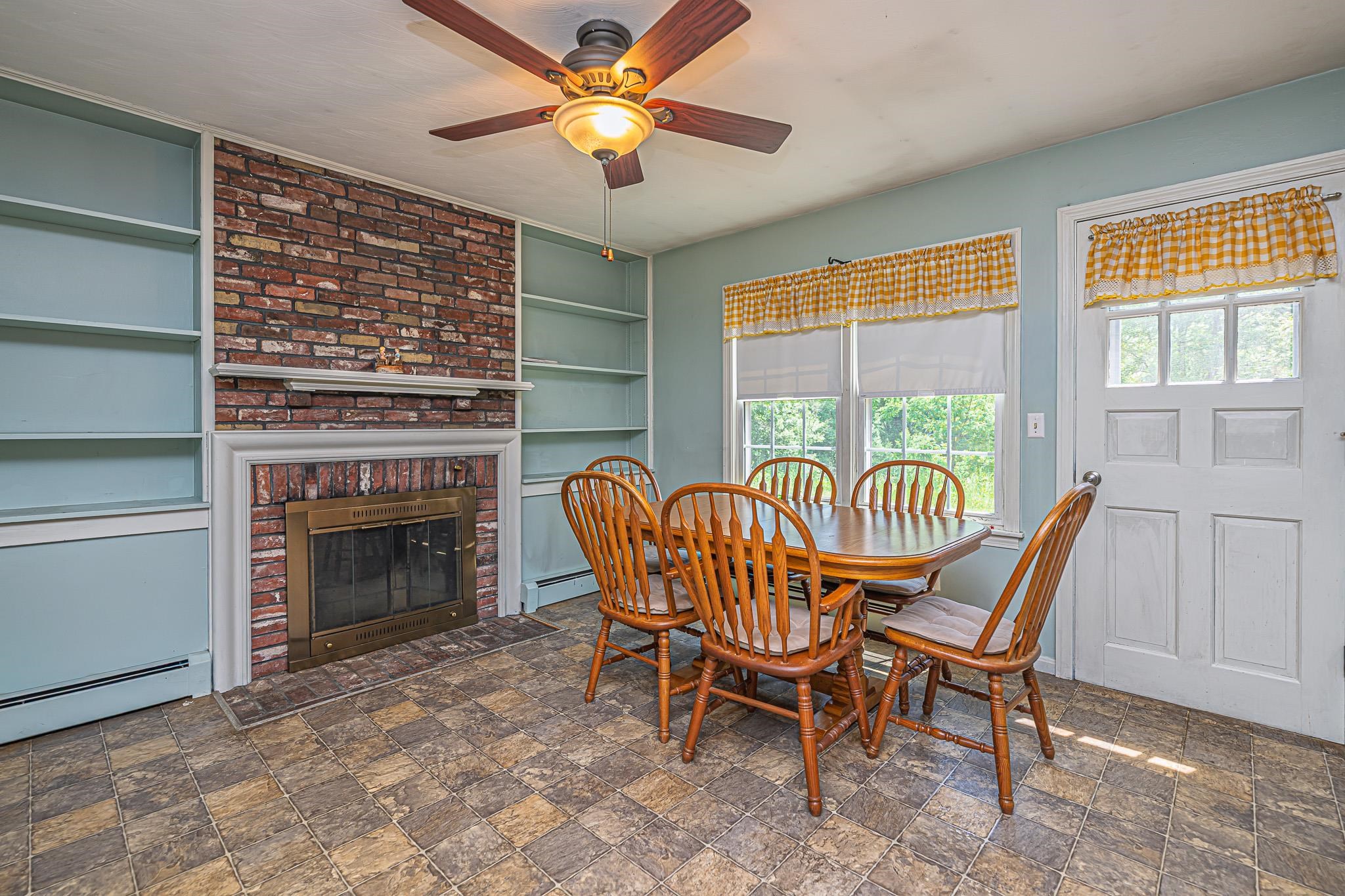 7 Squamscott Rd, Stratham, NH 03885