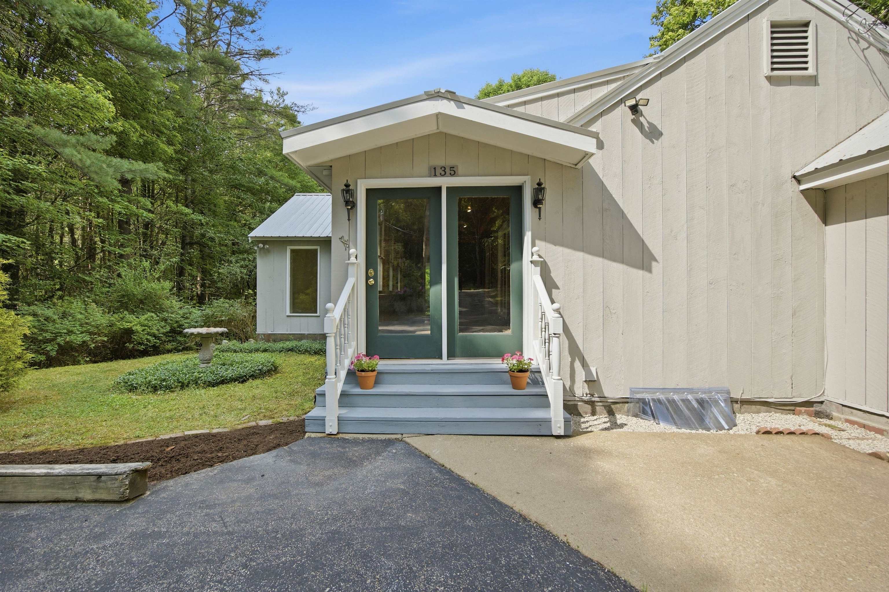 135 Lower Straw Rd, Hopkinton, NH 03229
