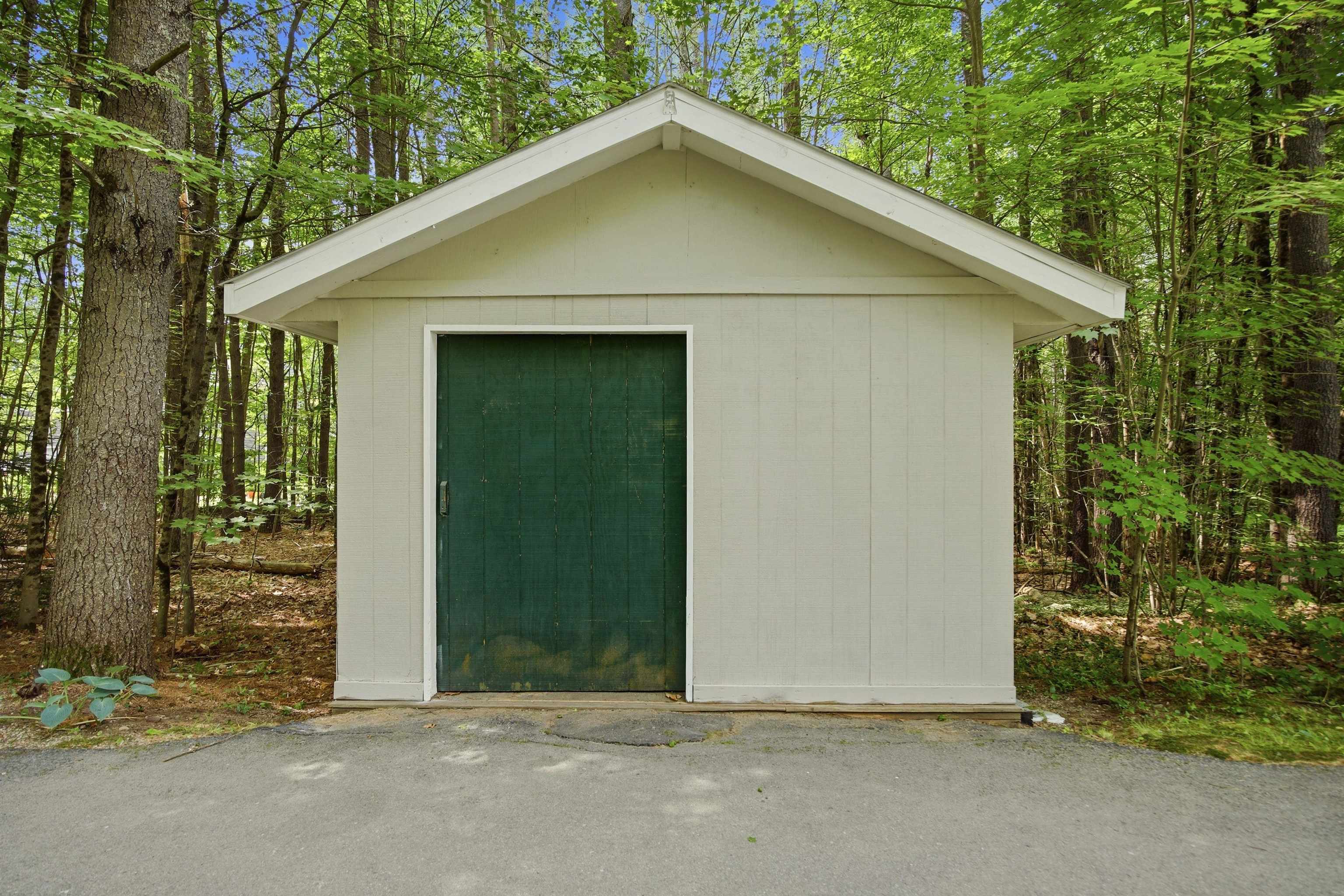 135 Lower Straw Rd, Hopkinton, NH 03229